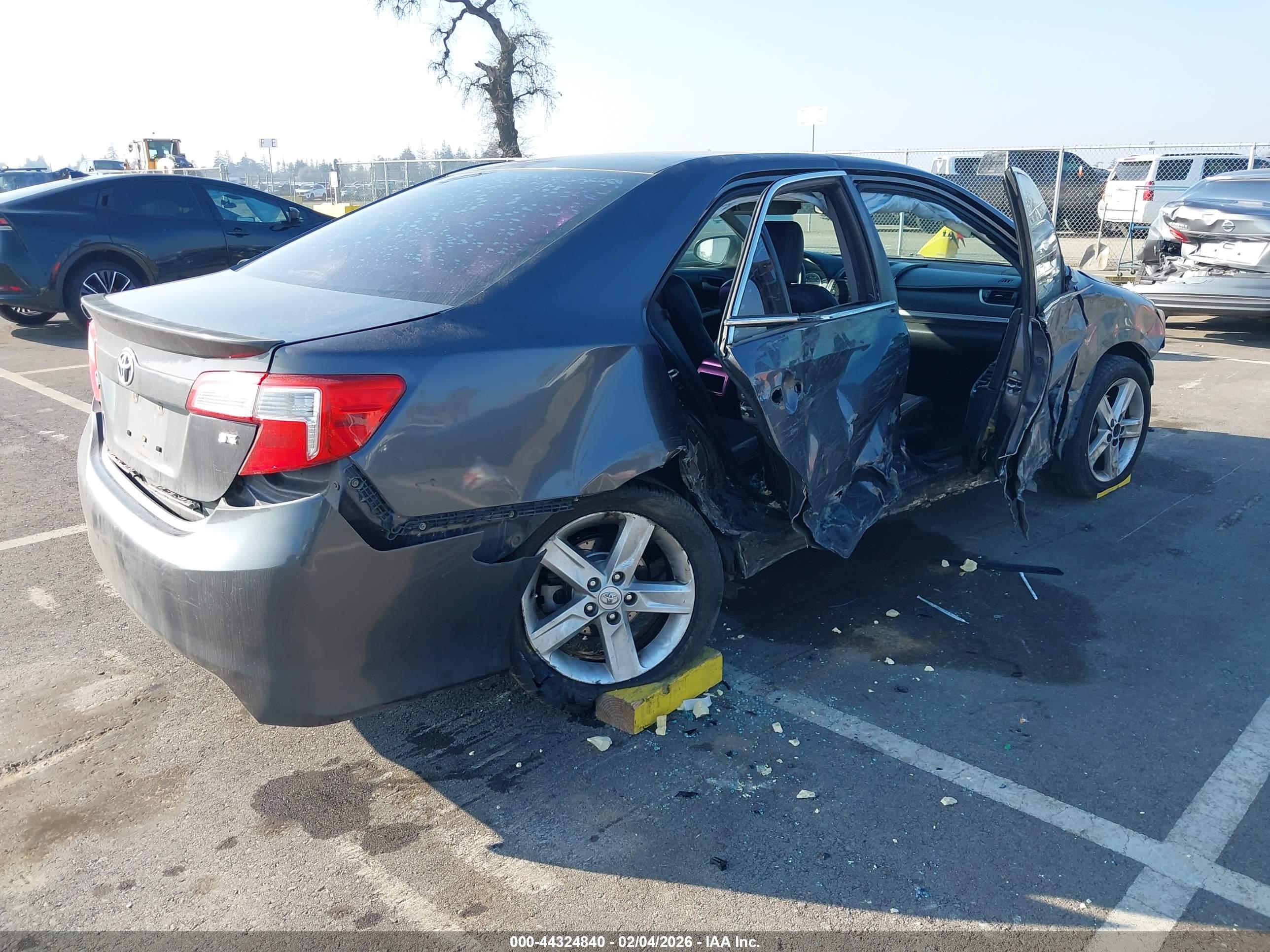 TOYOTA CAMRY image 4