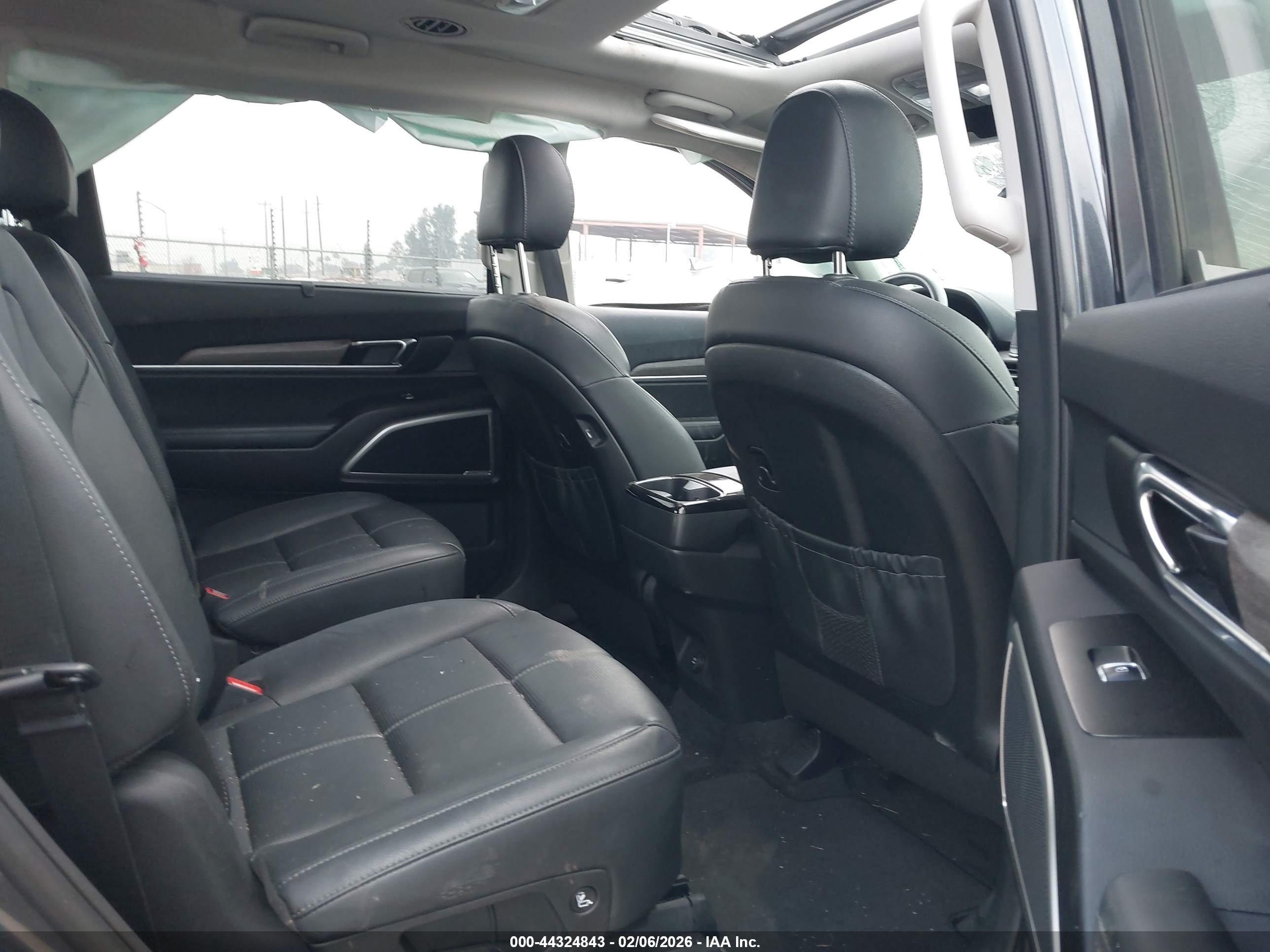 KIA TELLURIDE image 8