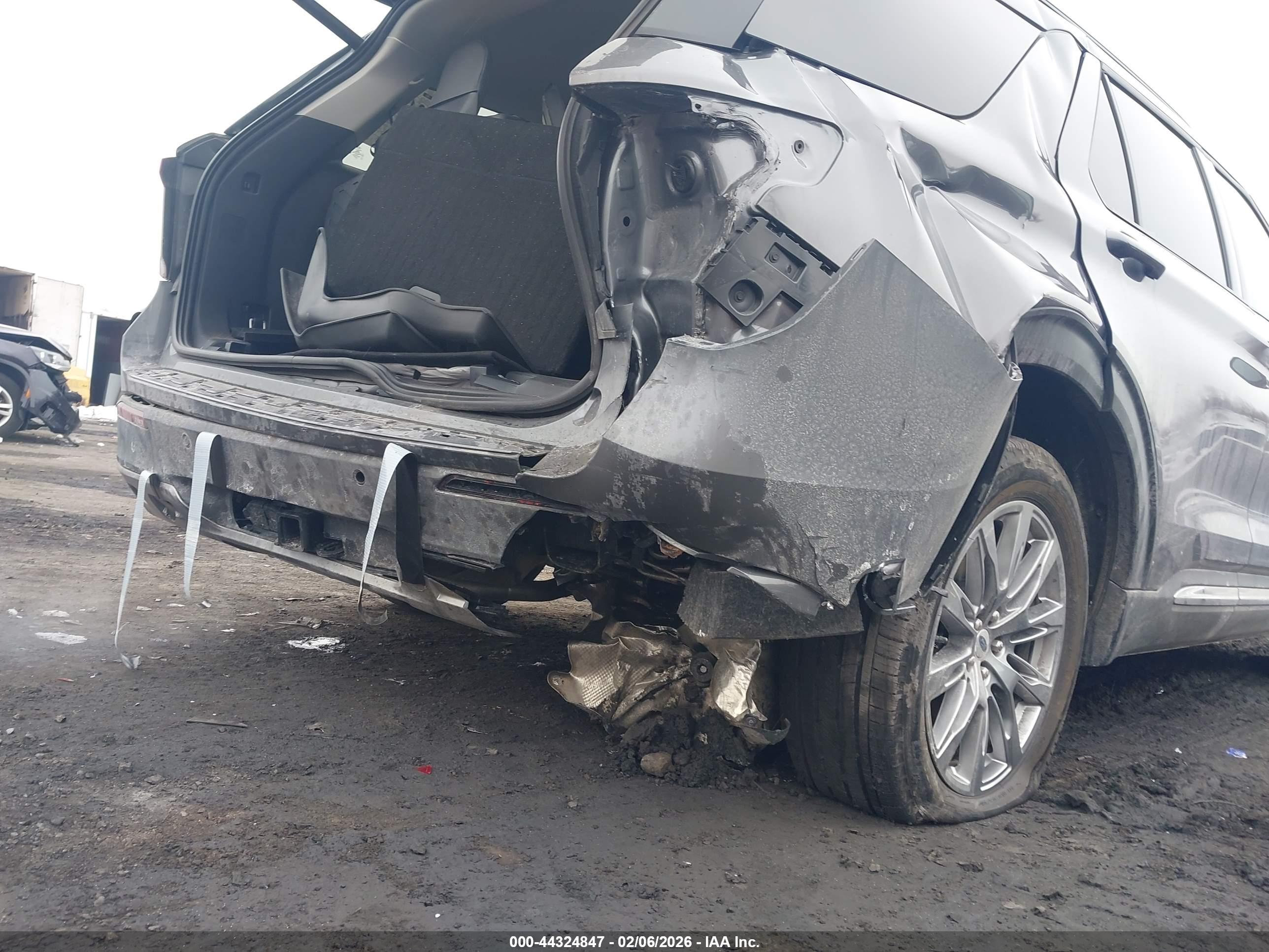 FORD EXPLORER image 6