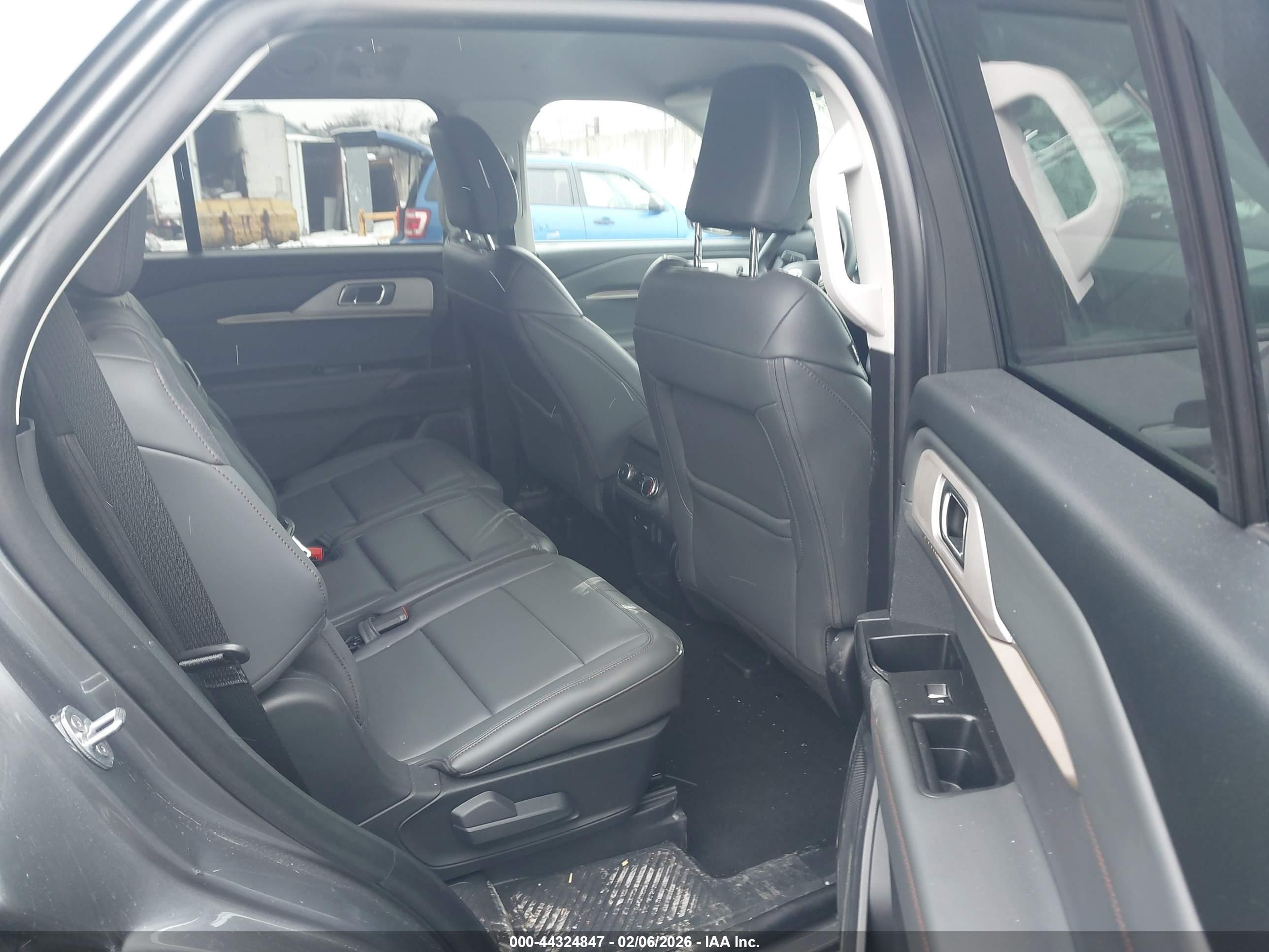 FORD EXPLORER image 8
