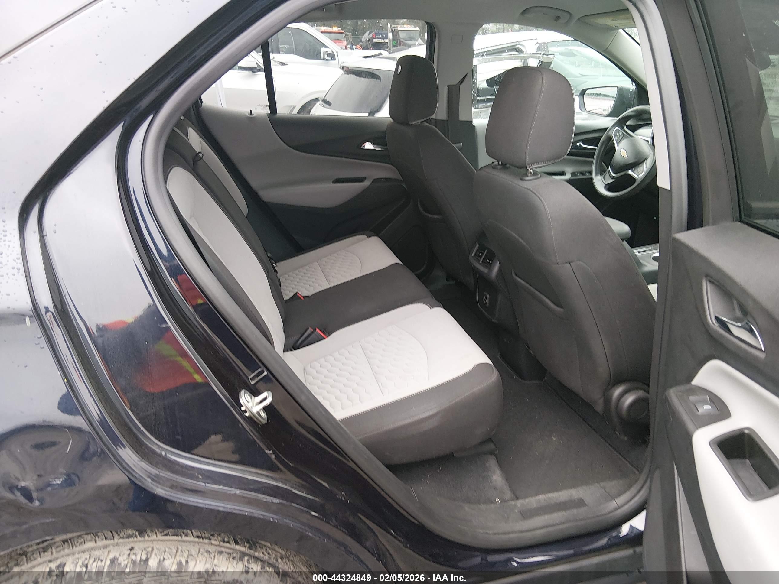 CHEVROLET EQUINOX image 8