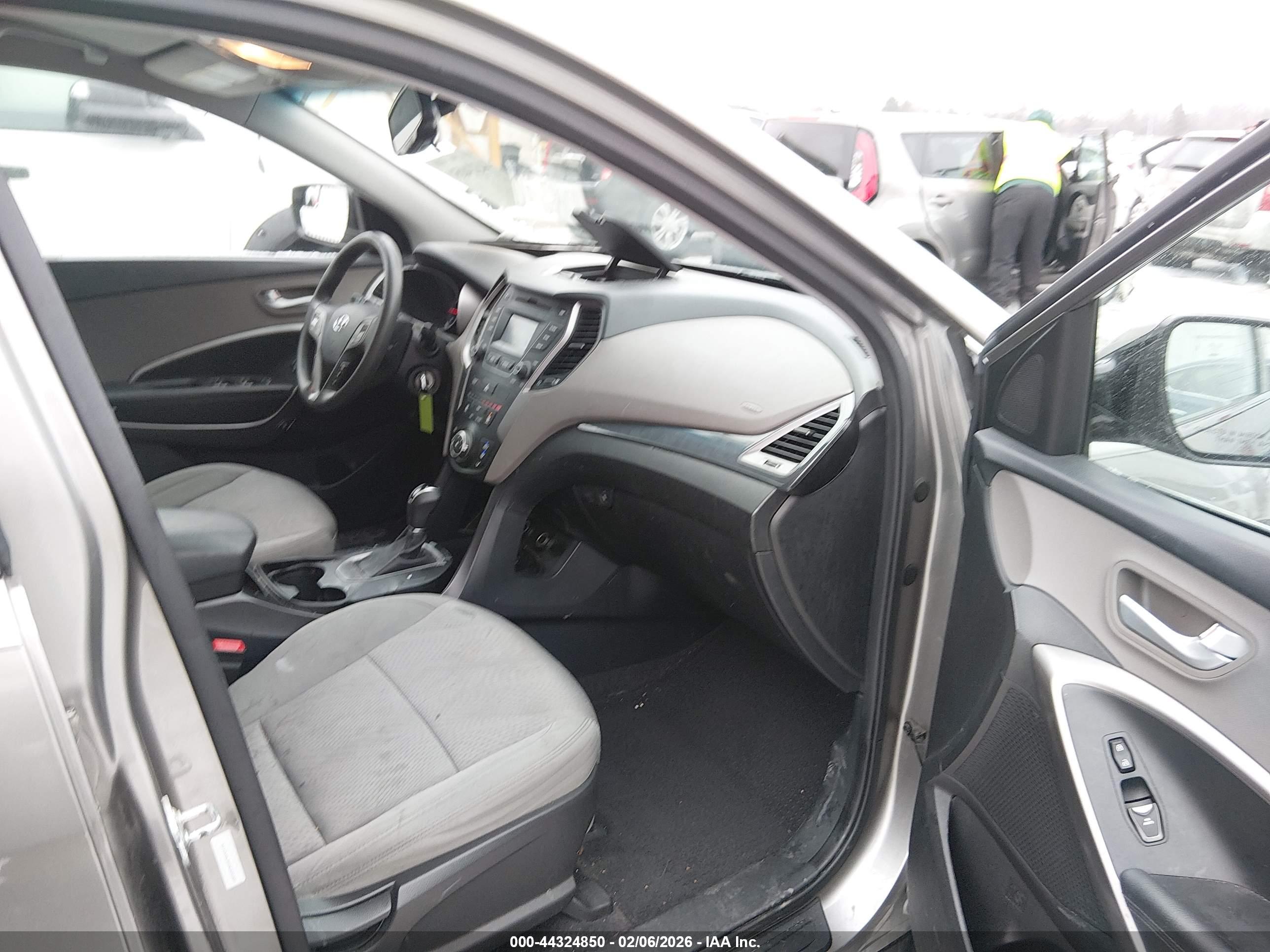 HYUNDAI SANTA image 5