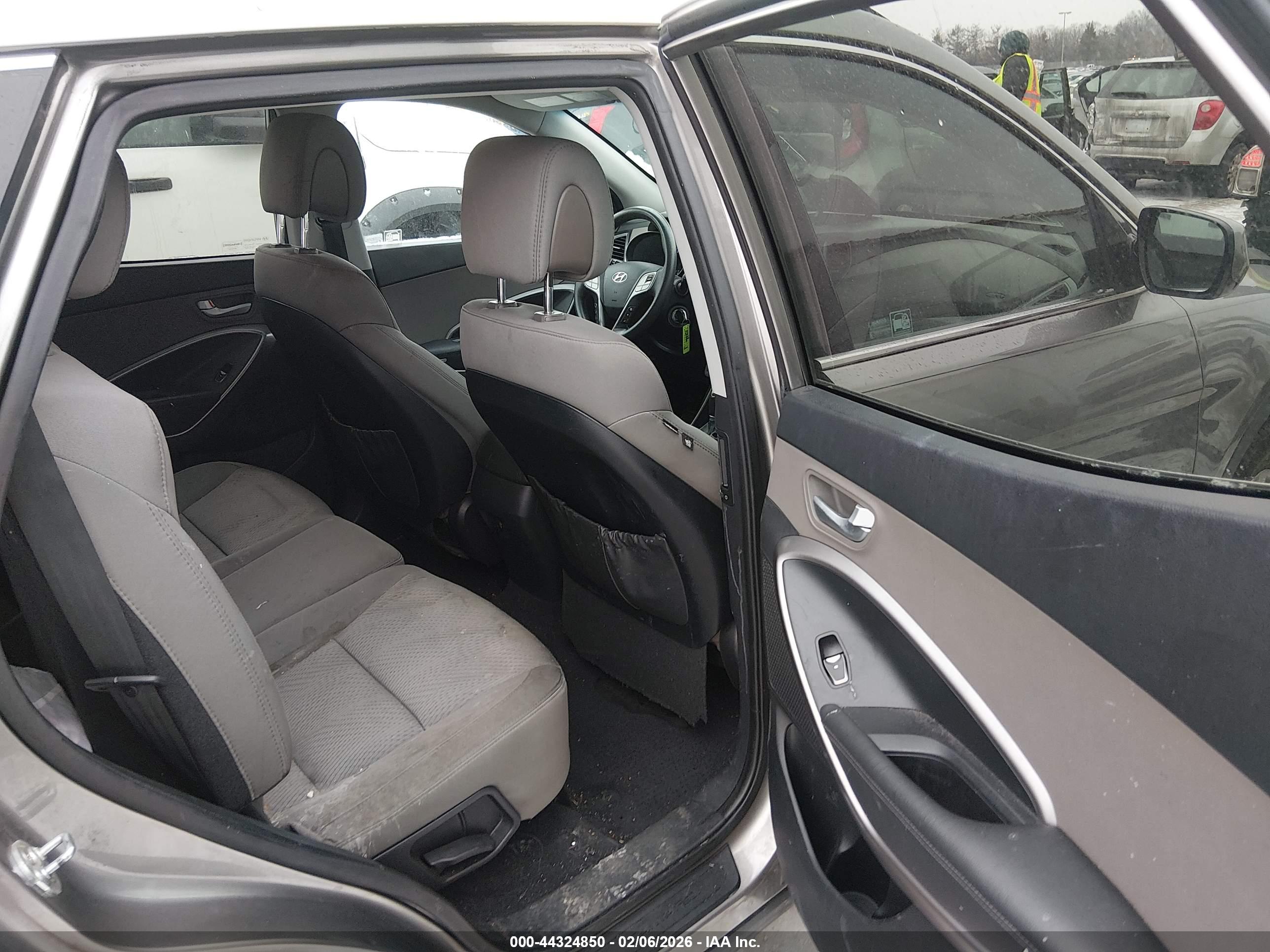 HYUNDAI SANTA image 8