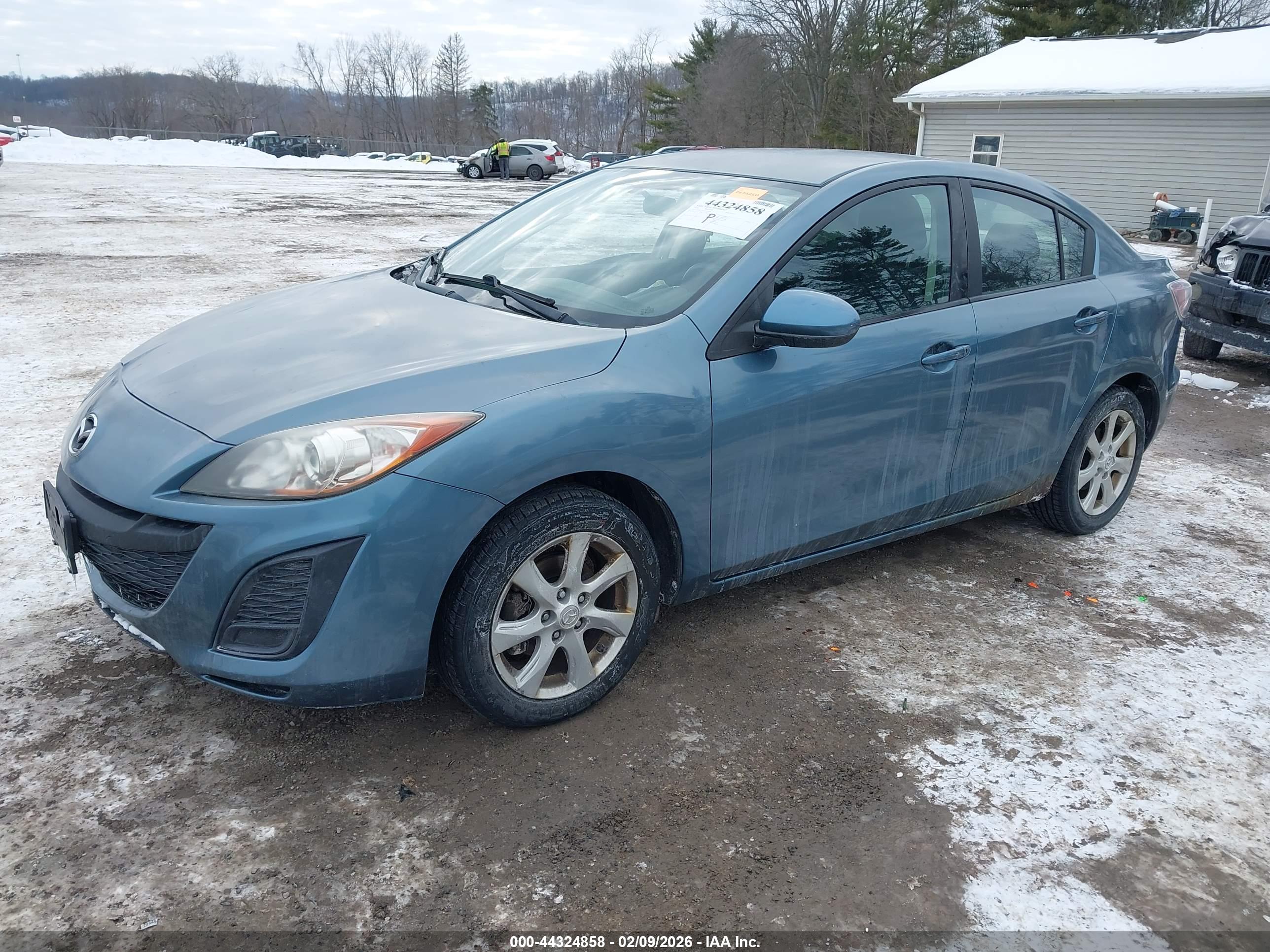 MAZDA MAZDA3 image 2