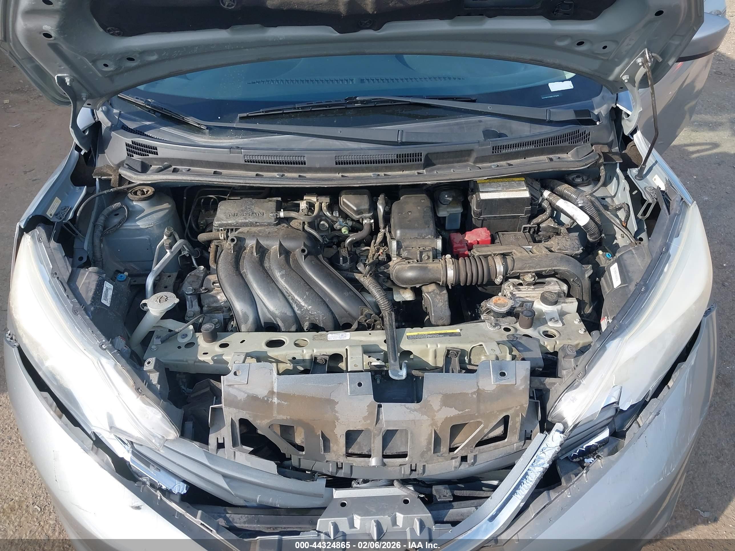 NISSAN VERSA image 10