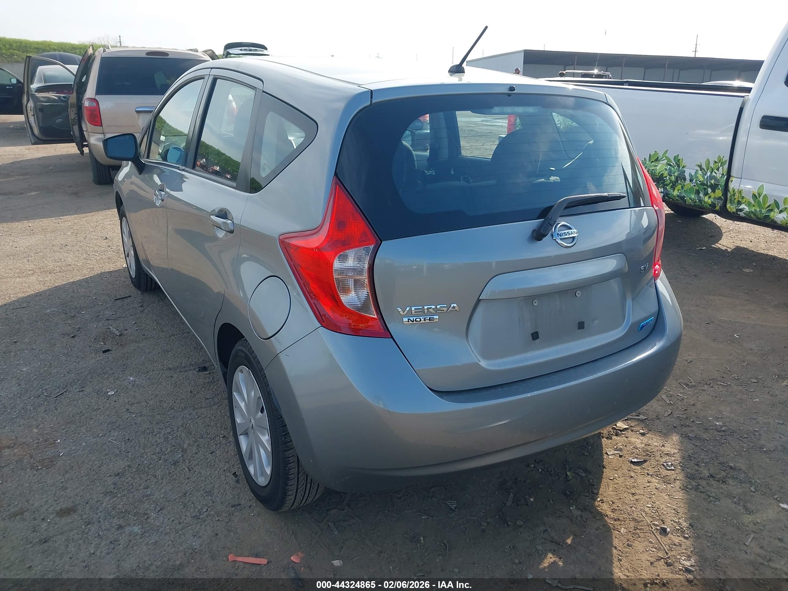 NISSAN VERSA image 3