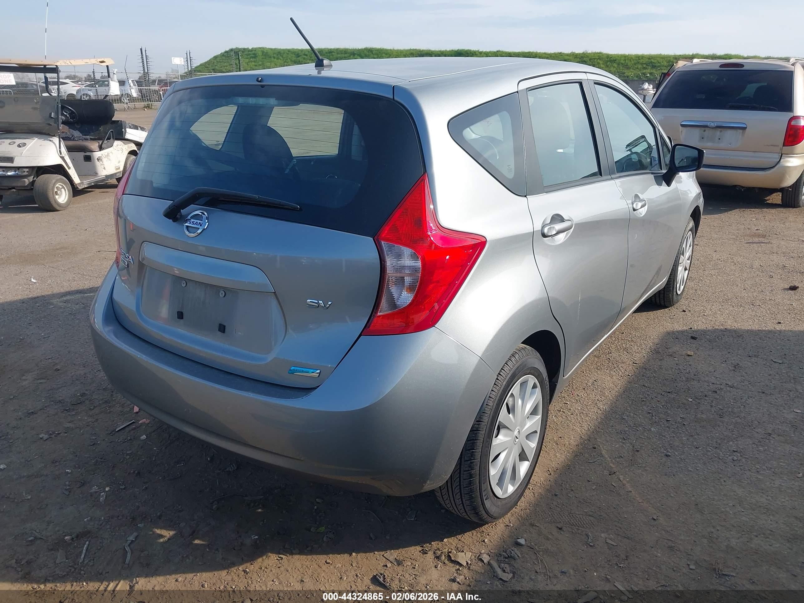 NISSAN VERSA image 4