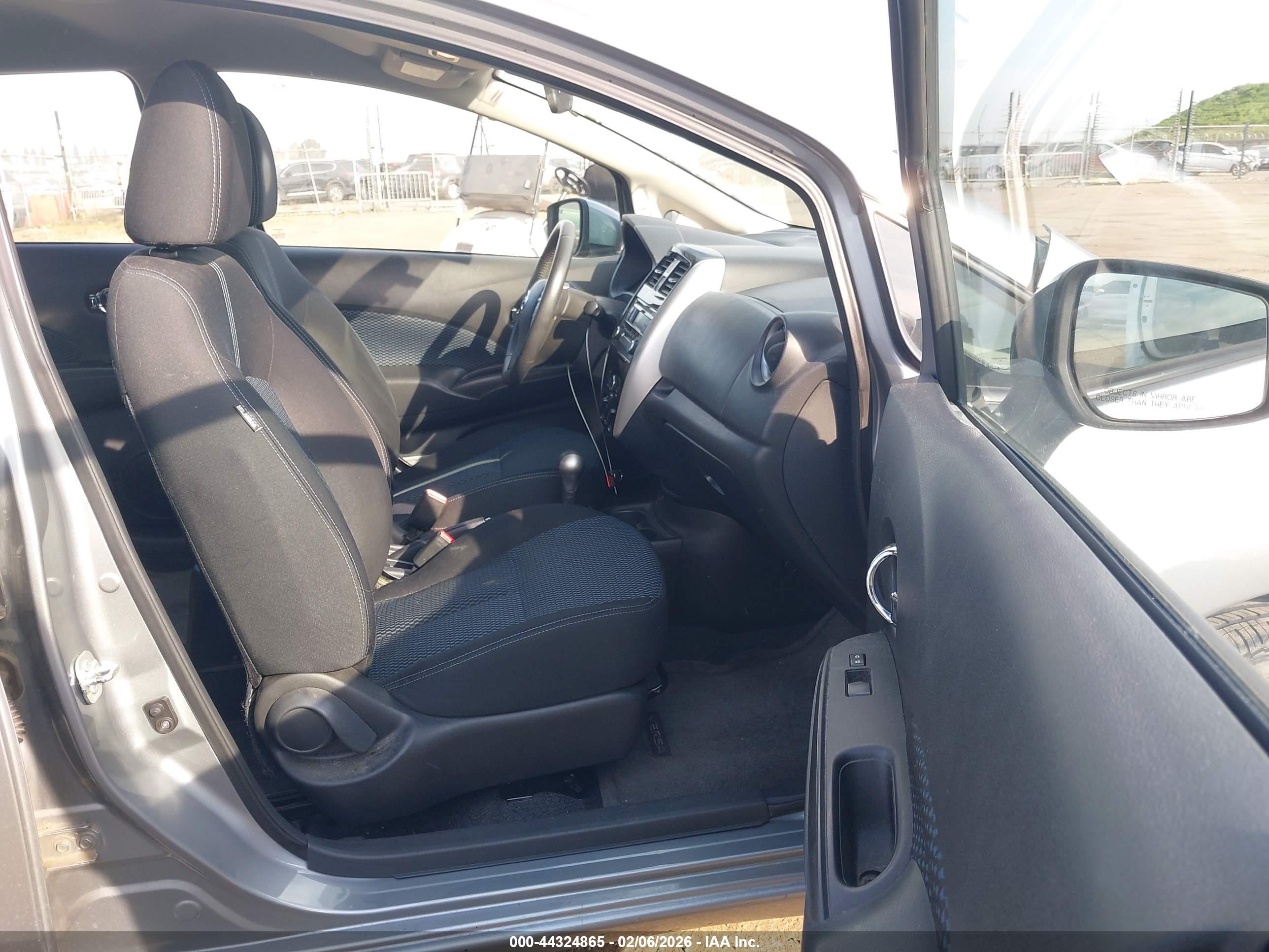 NISSAN VERSA image 5