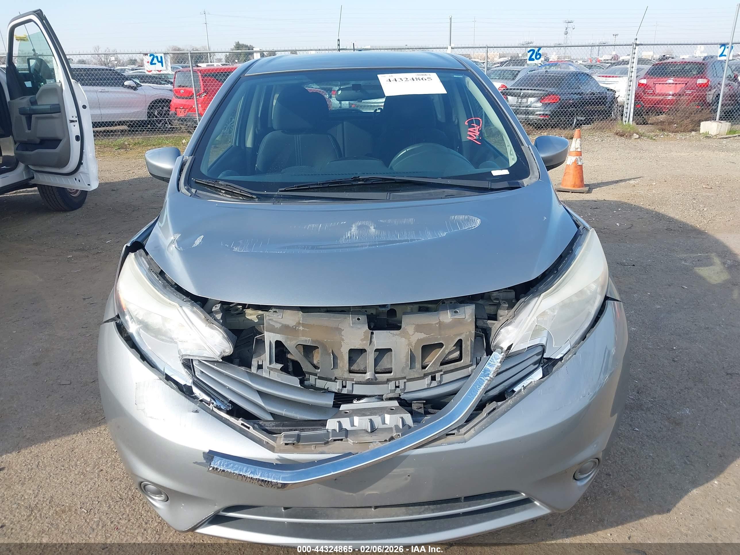 NISSAN VERSA image 6
