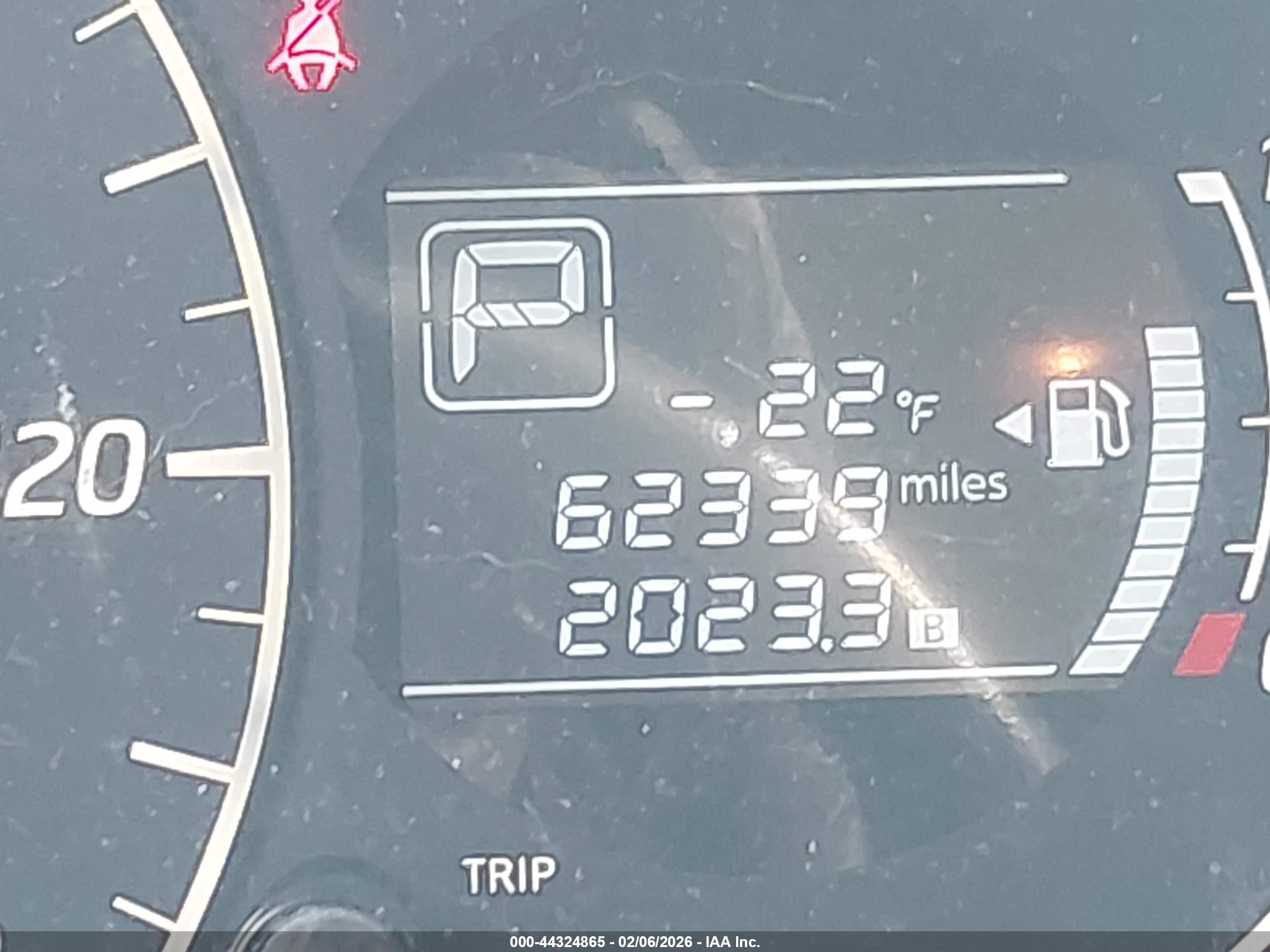 NISSAN VERSA image 7