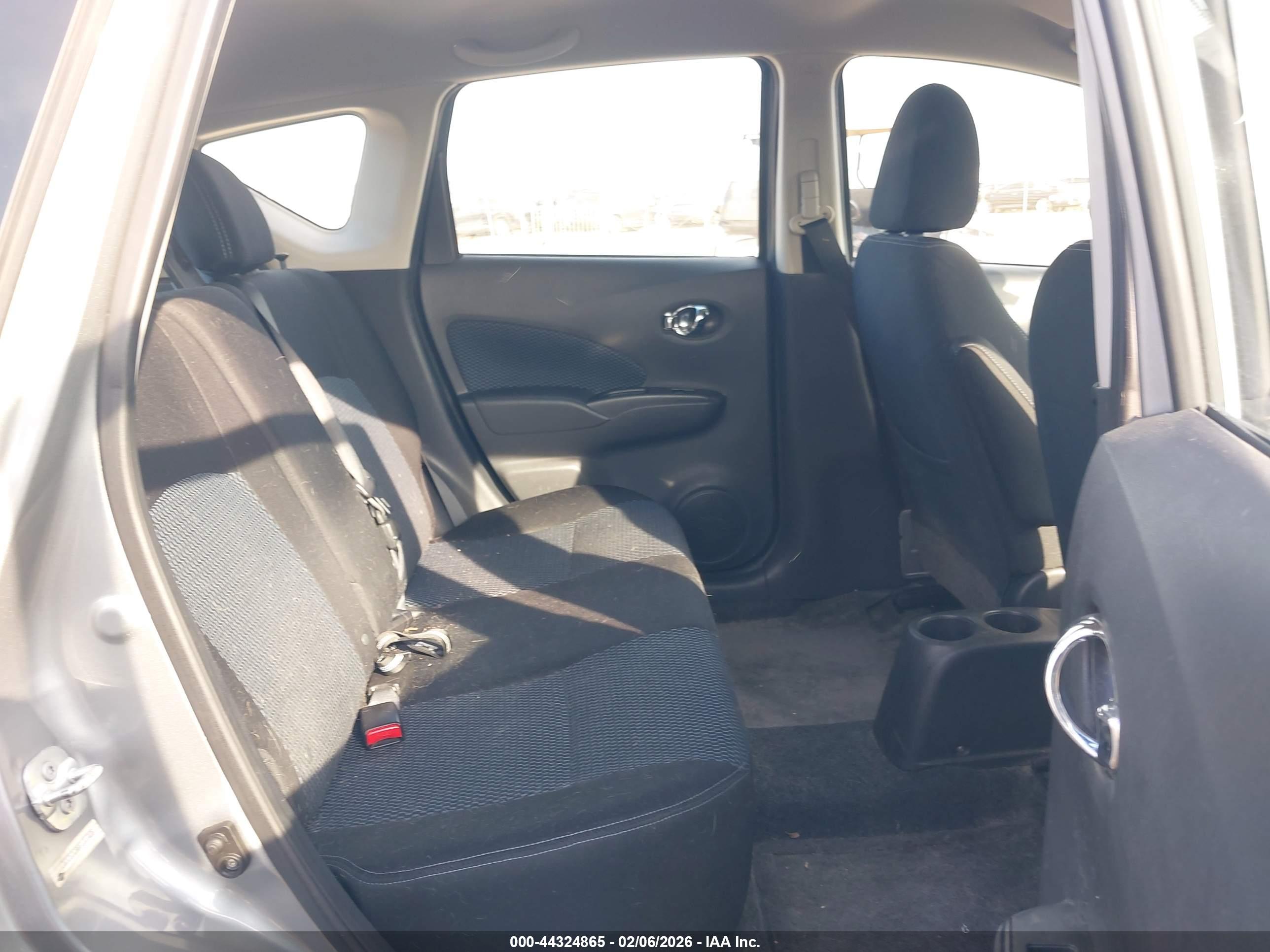 NISSAN VERSA image 8