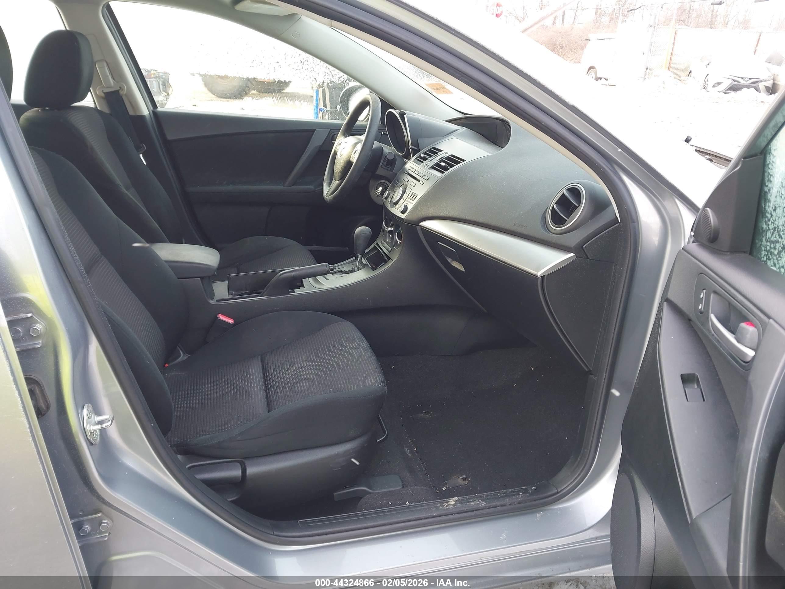 MAZDA MAZDA3 image 5