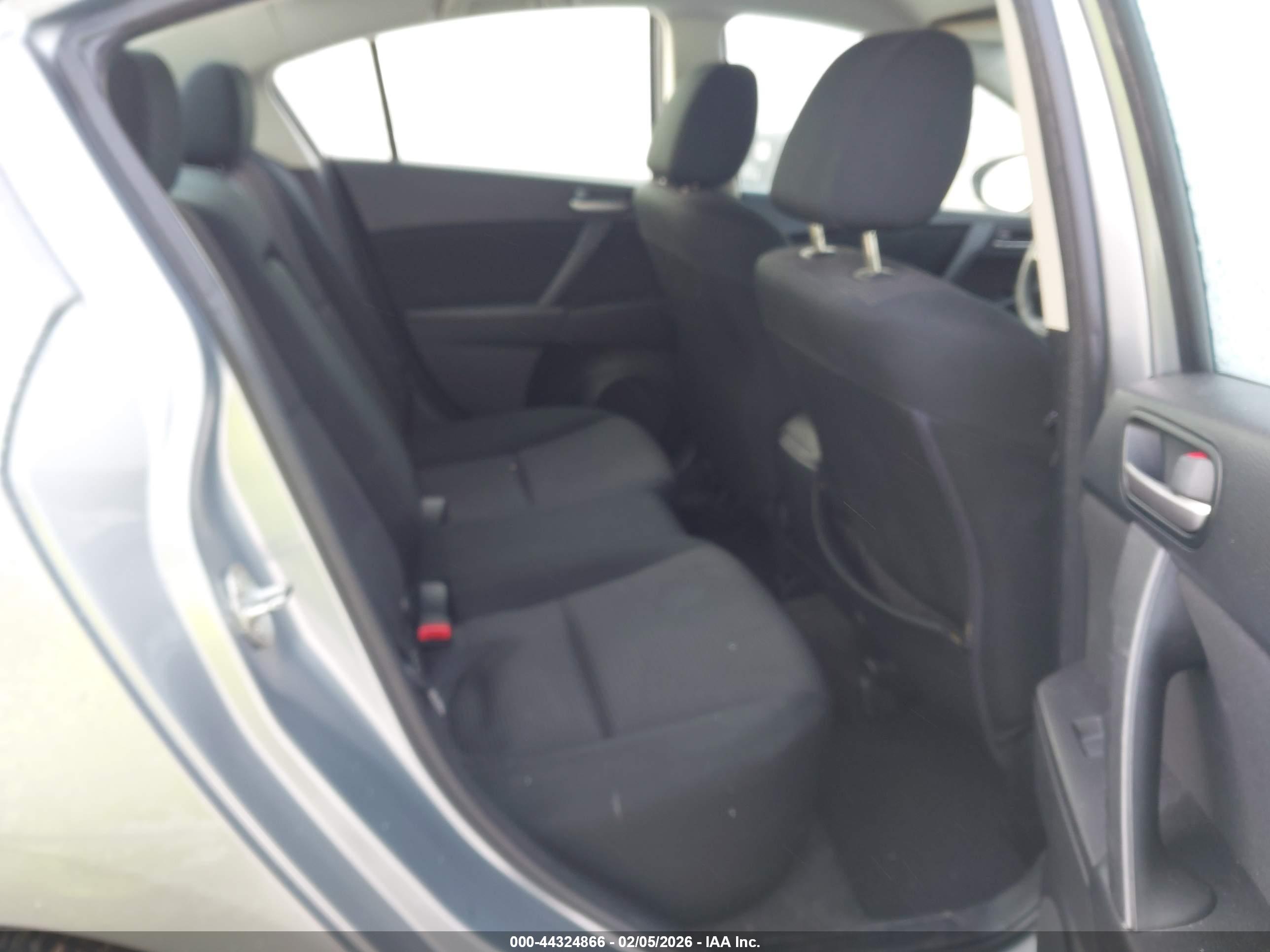 MAZDA MAZDA3 image 8