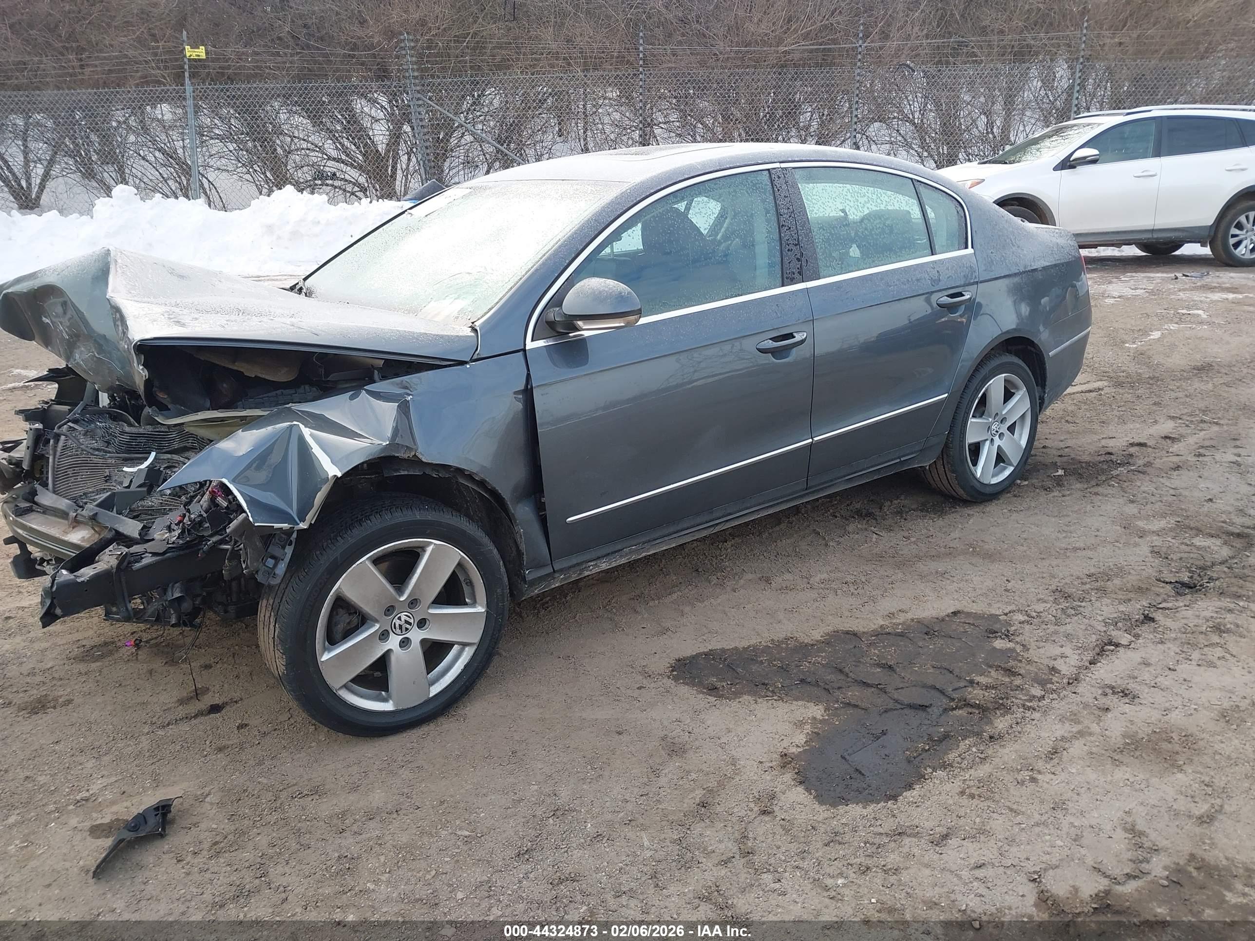 VOLKSWAGEN PASSAT image 2