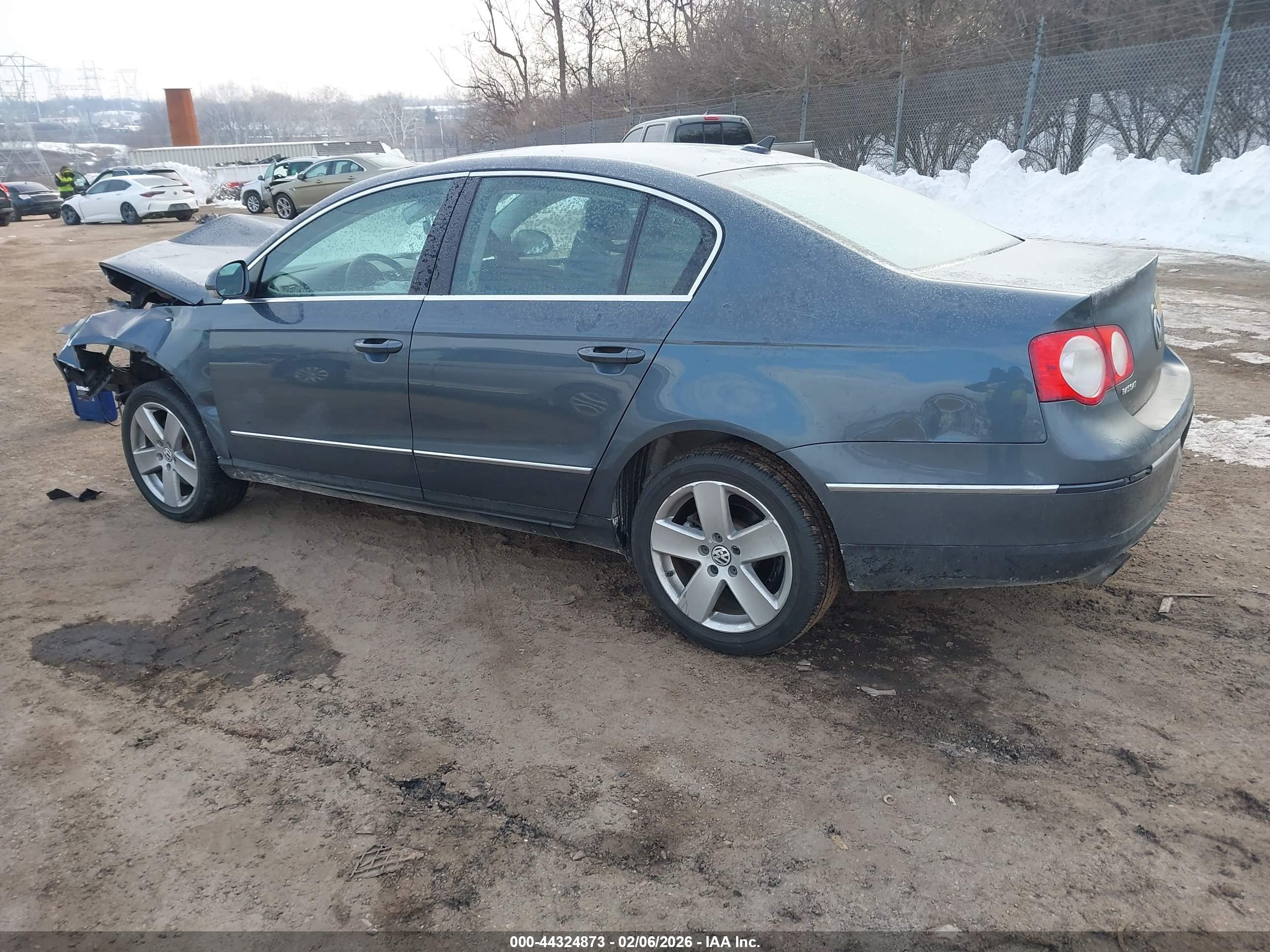 VOLKSWAGEN PASSAT image 3