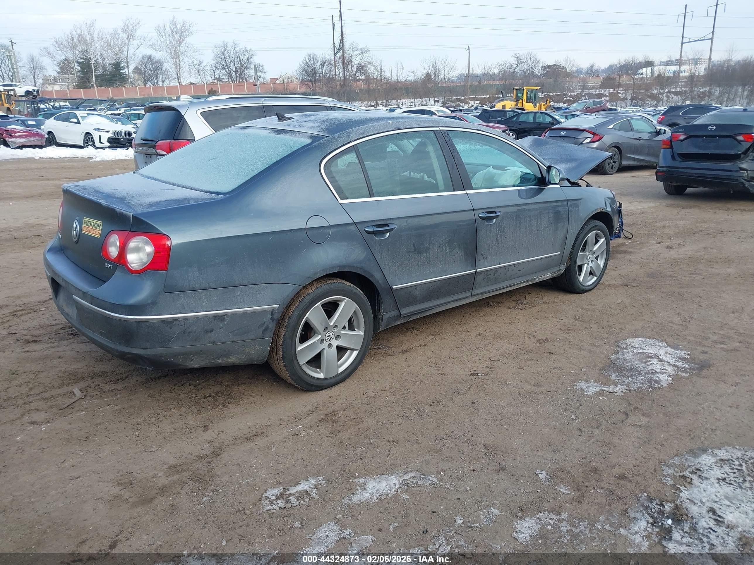 VOLKSWAGEN PASSAT image 4
