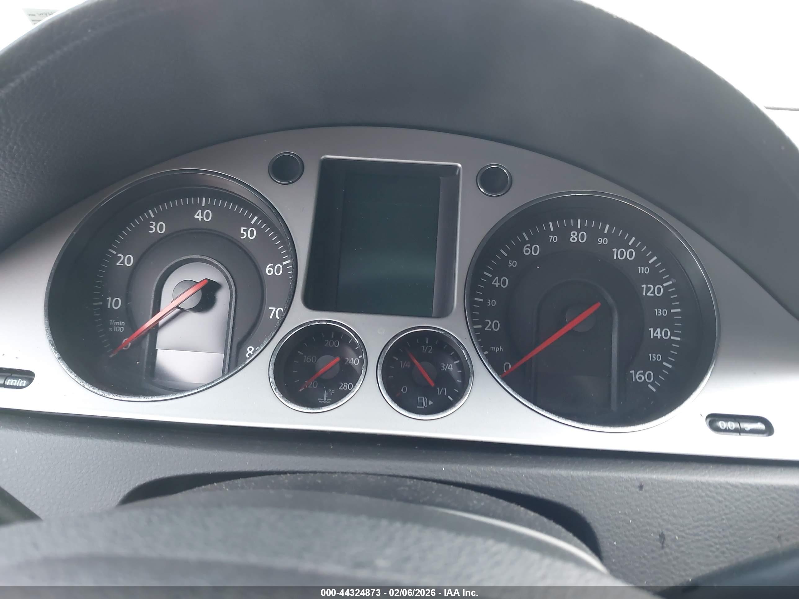 VOLKSWAGEN PASSAT image 7