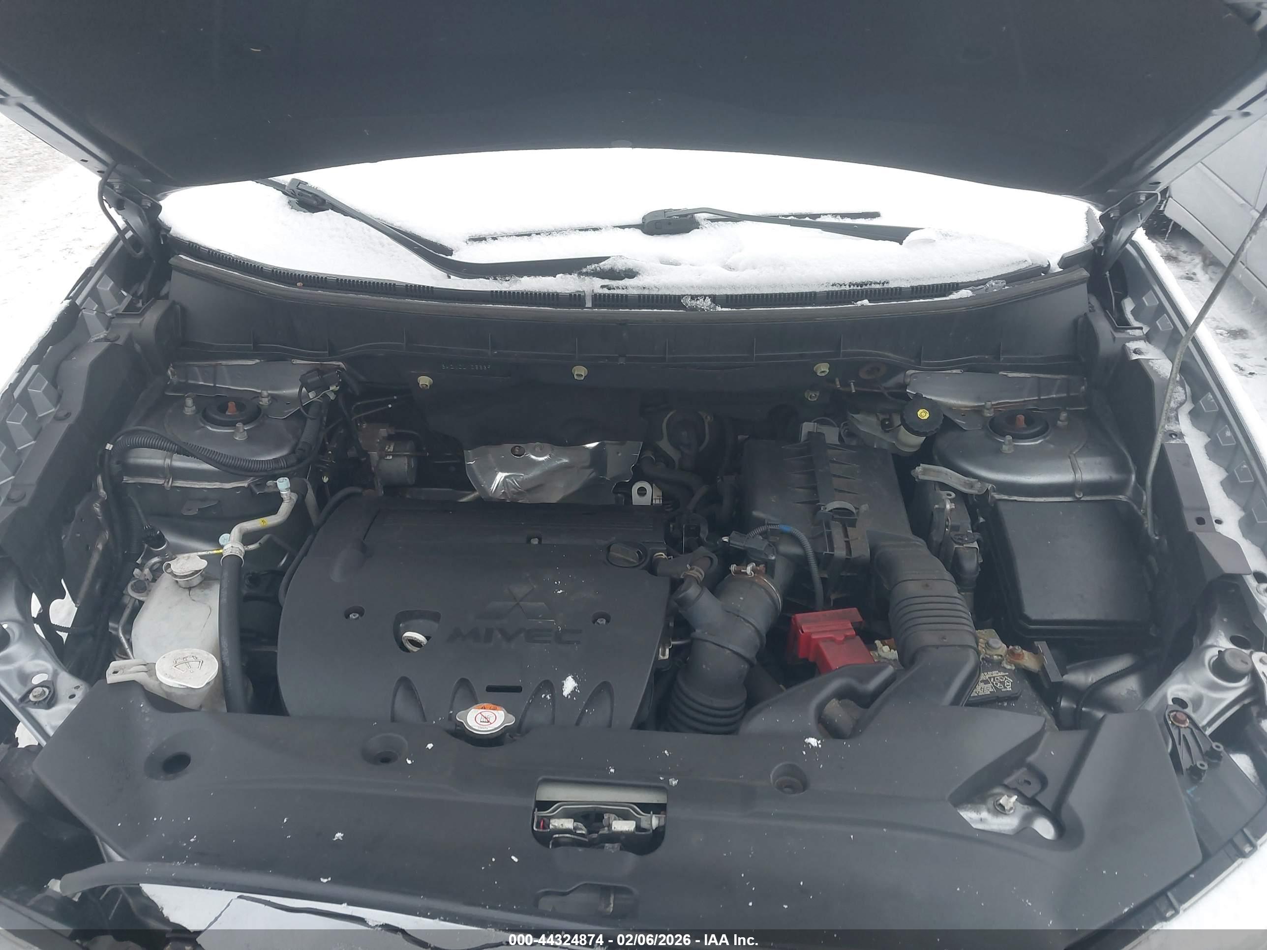 MITSUBISHI OUTLANDER image 10