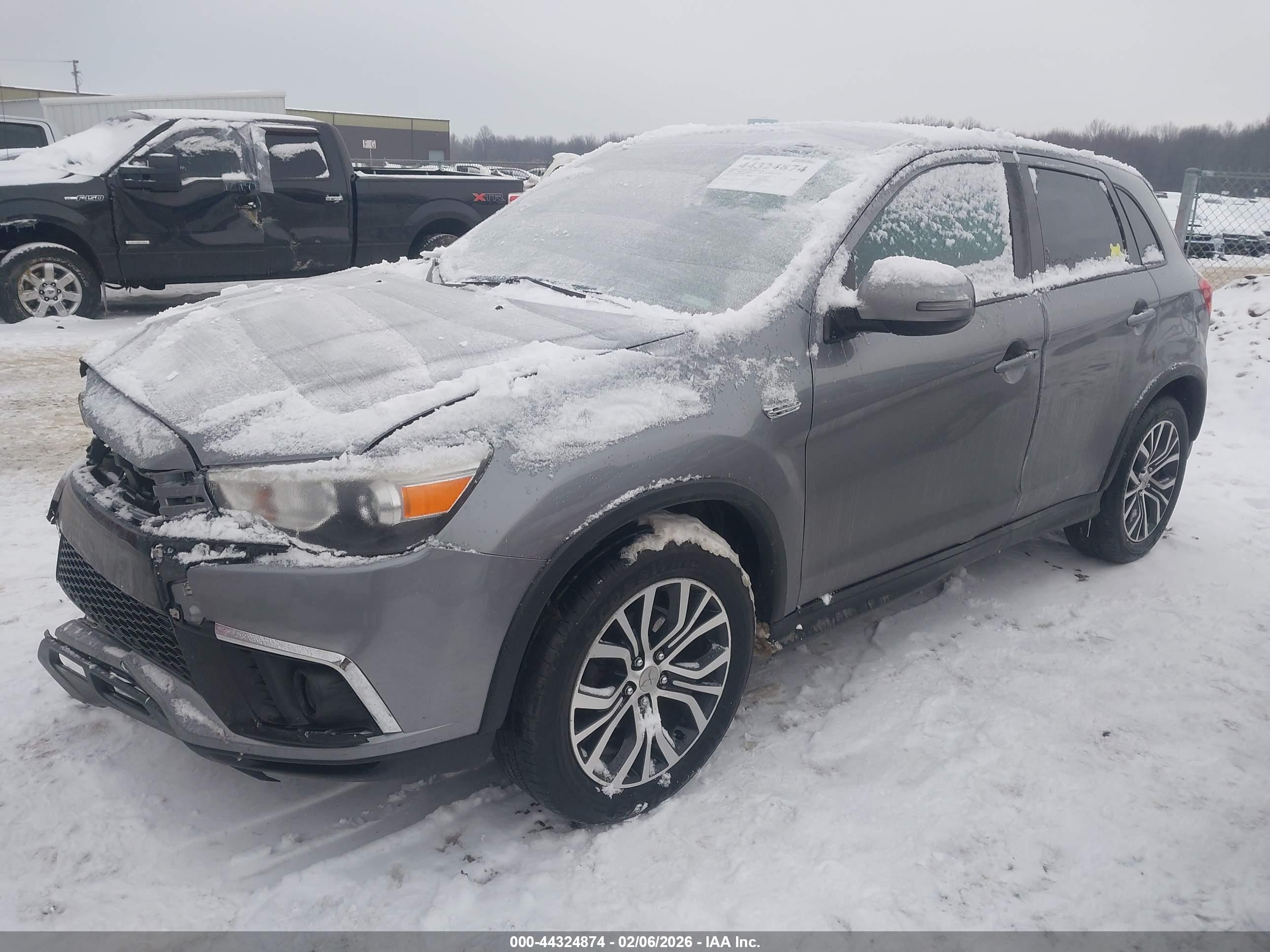 MITSUBISHI OUTLANDER image 2