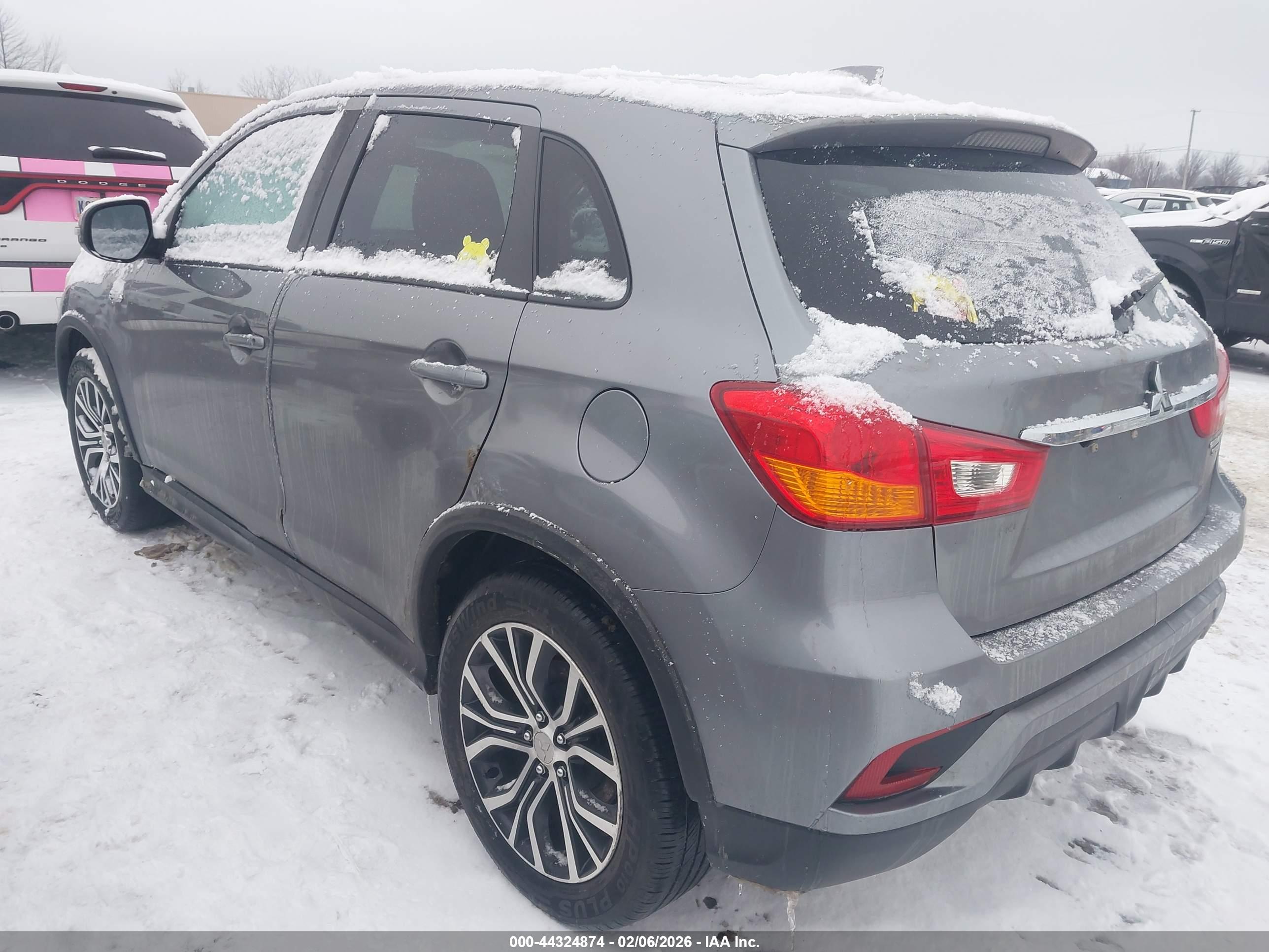 MITSUBISHI OUTLANDER image 3