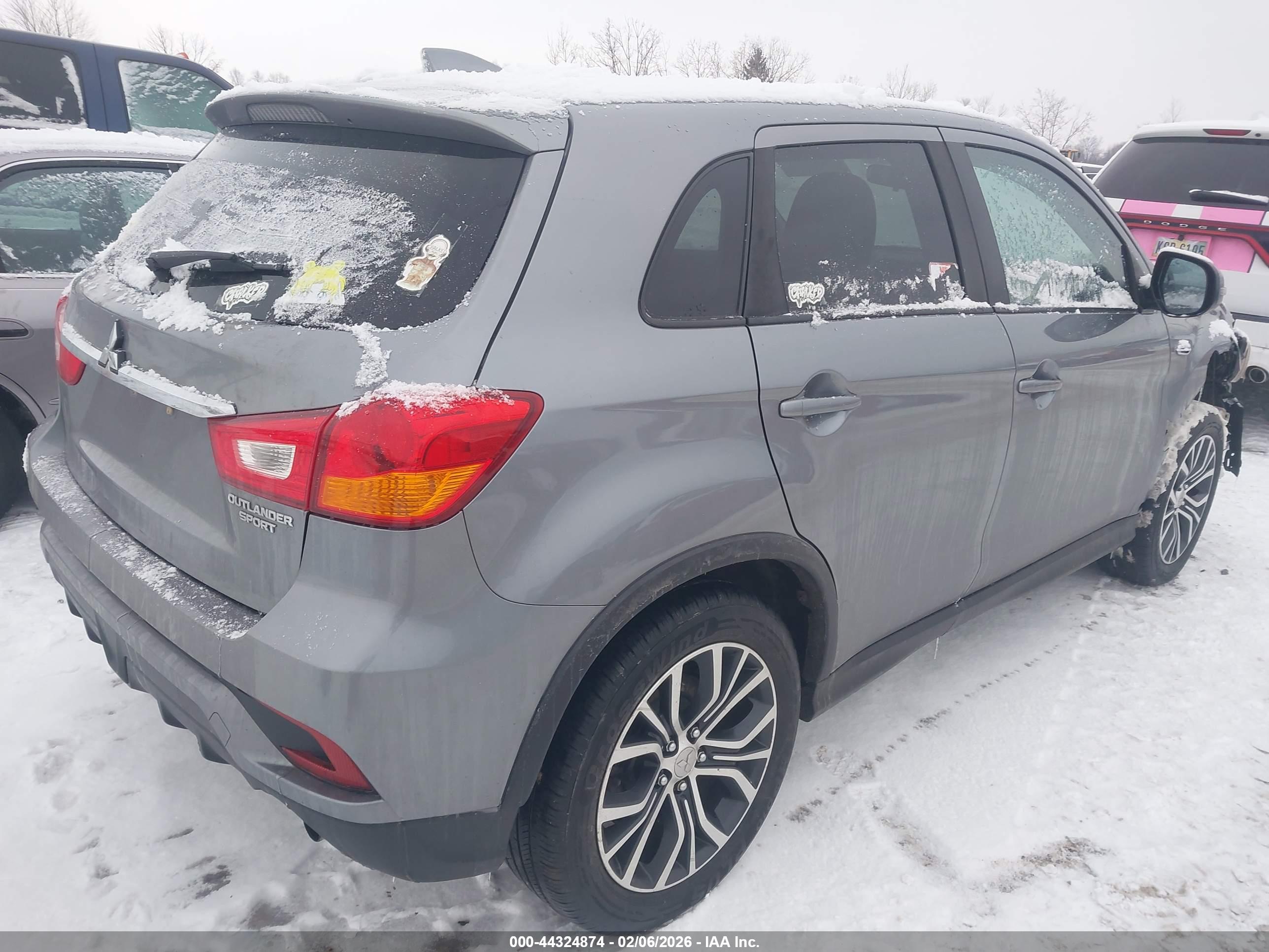 MITSUBISHI OUTLANDER image 4
