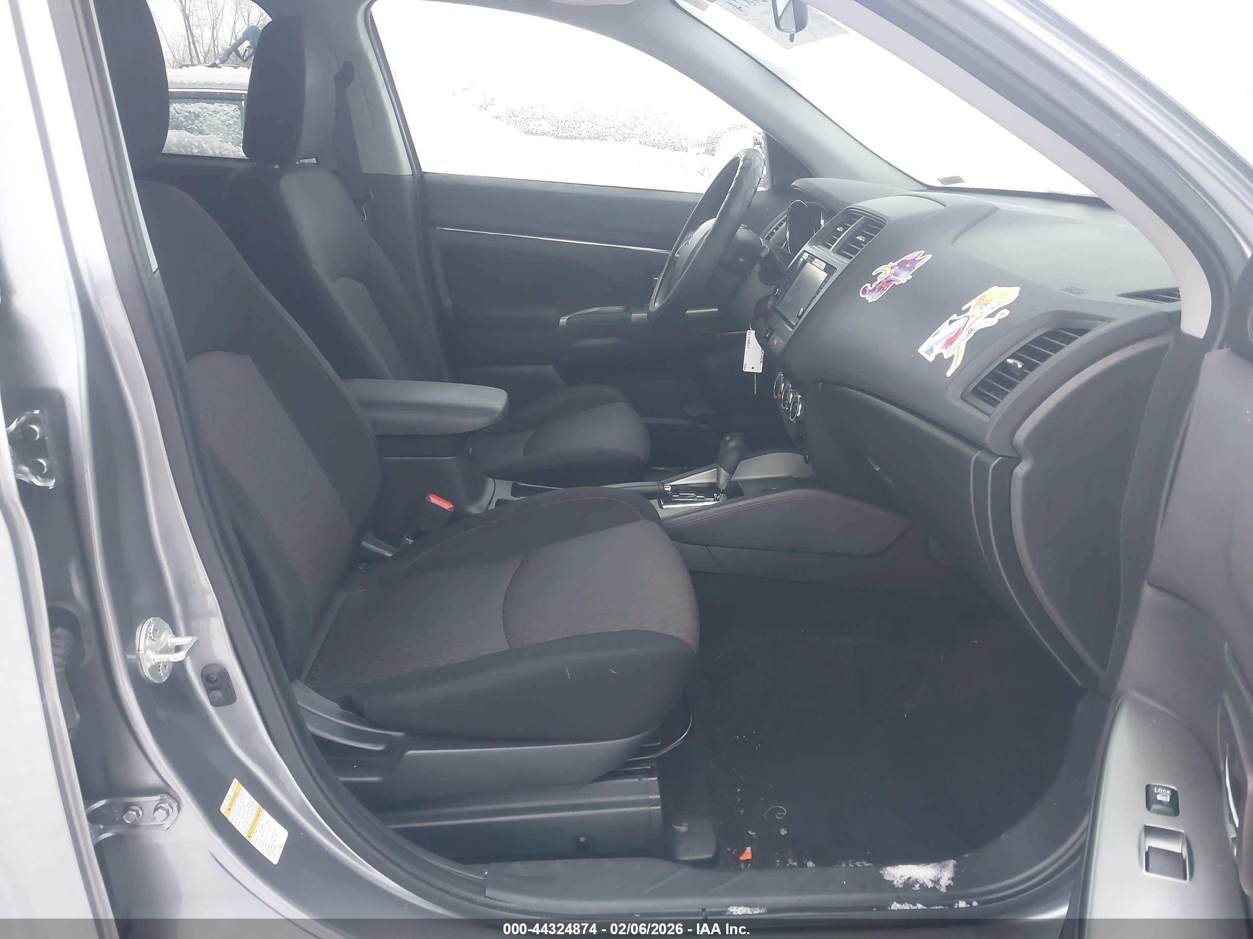 MITSUBISHI OUTLANDER image 5