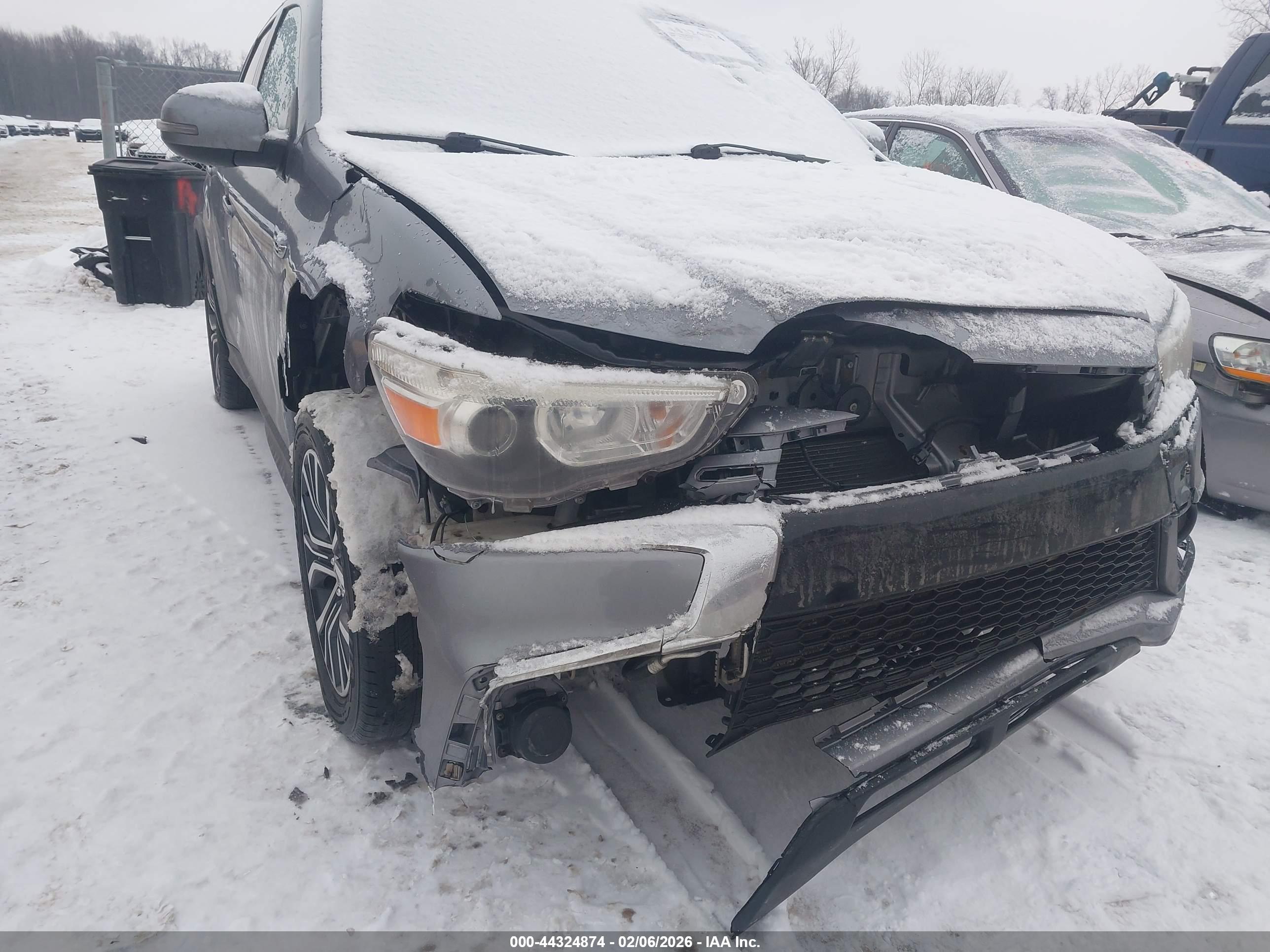 MITSUBISHI OUTLANDER image 6