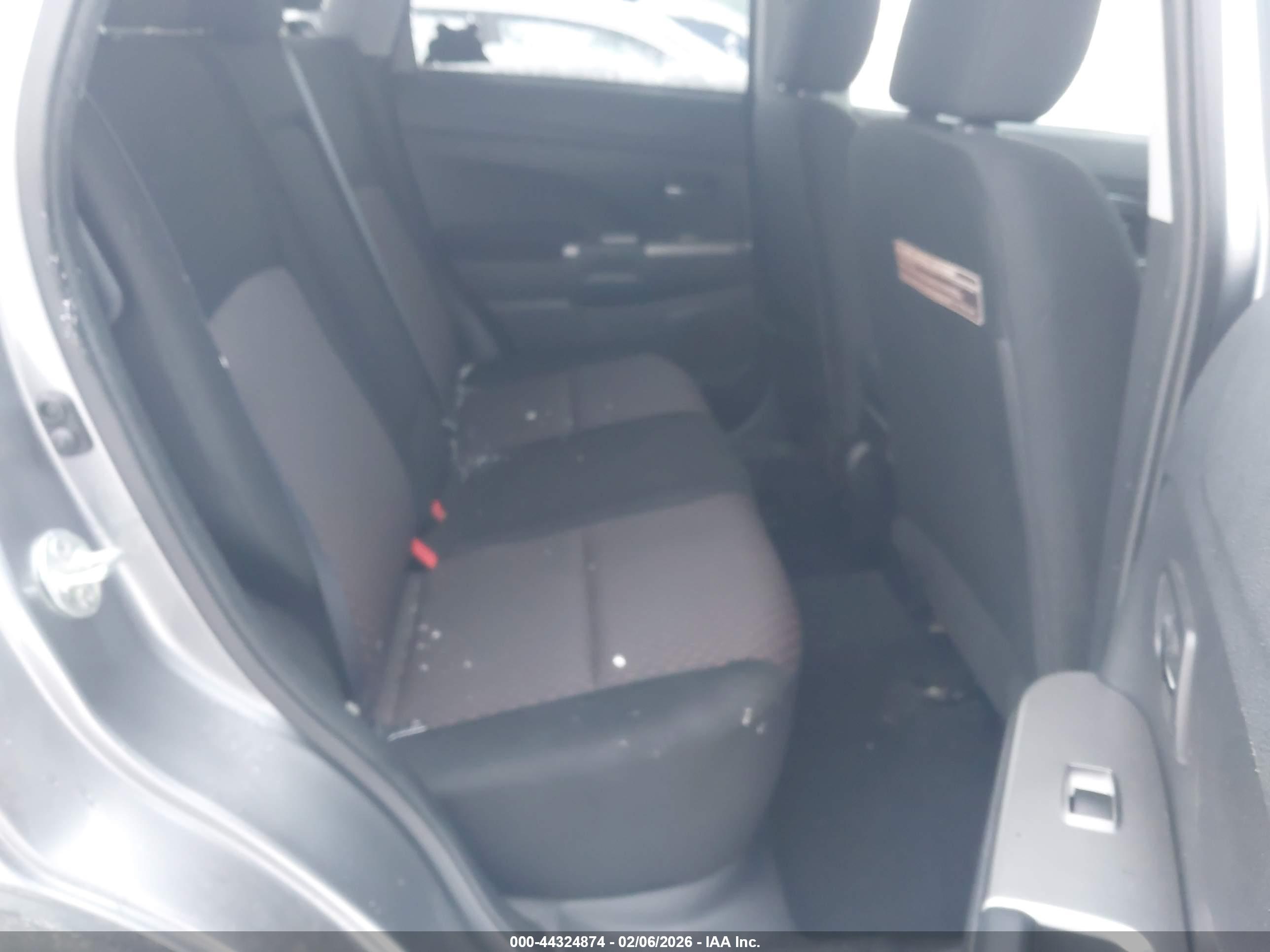 MITSUBISHI OUTLANDER image 8