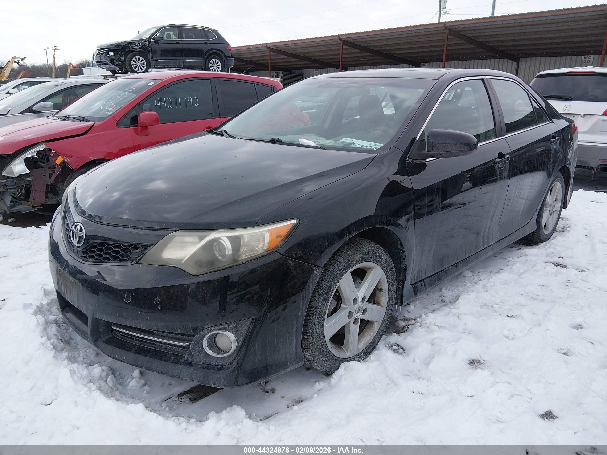 TOYOTA CAMRY image 2