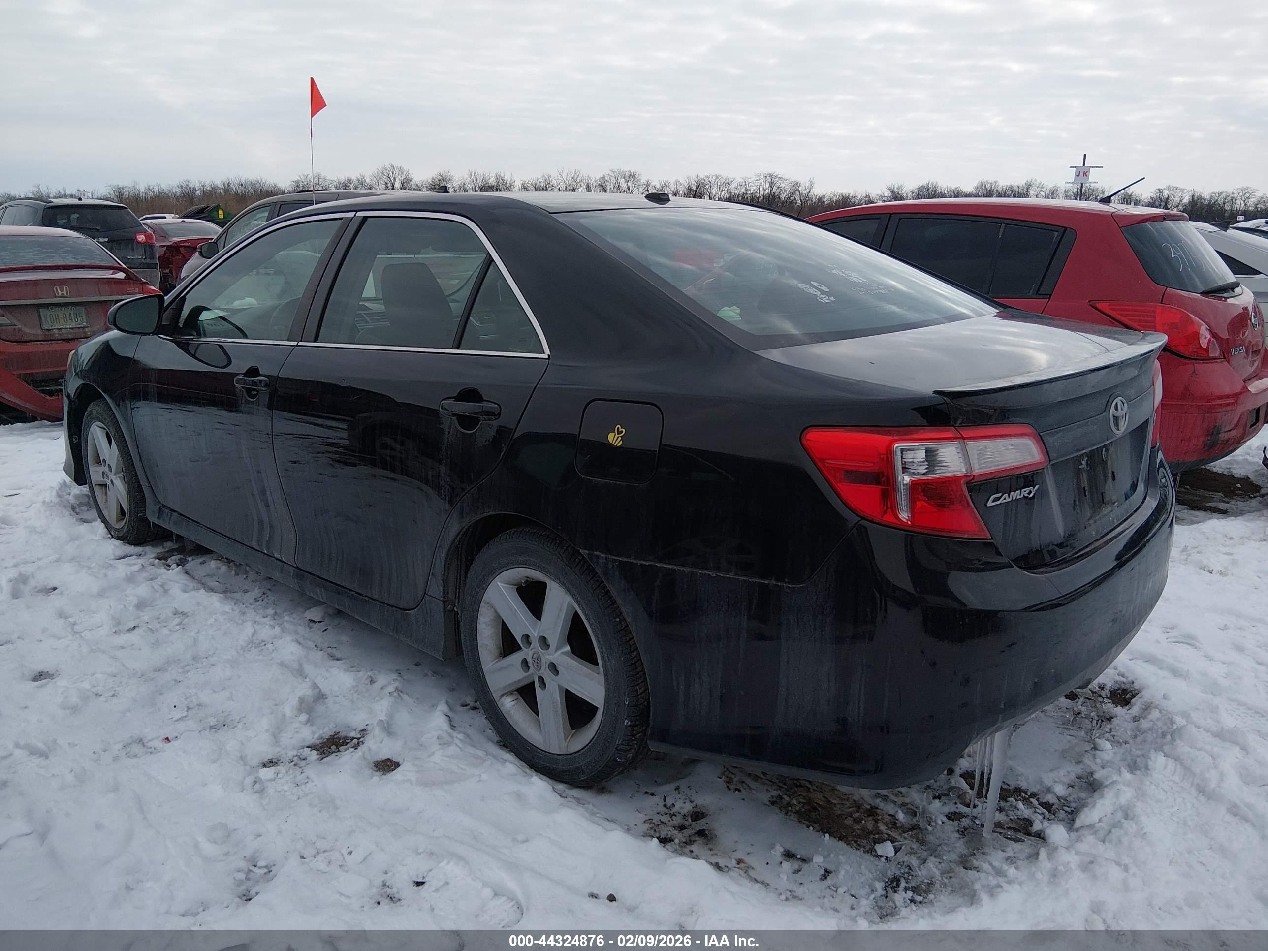 TOYOTA CAMRY image 3