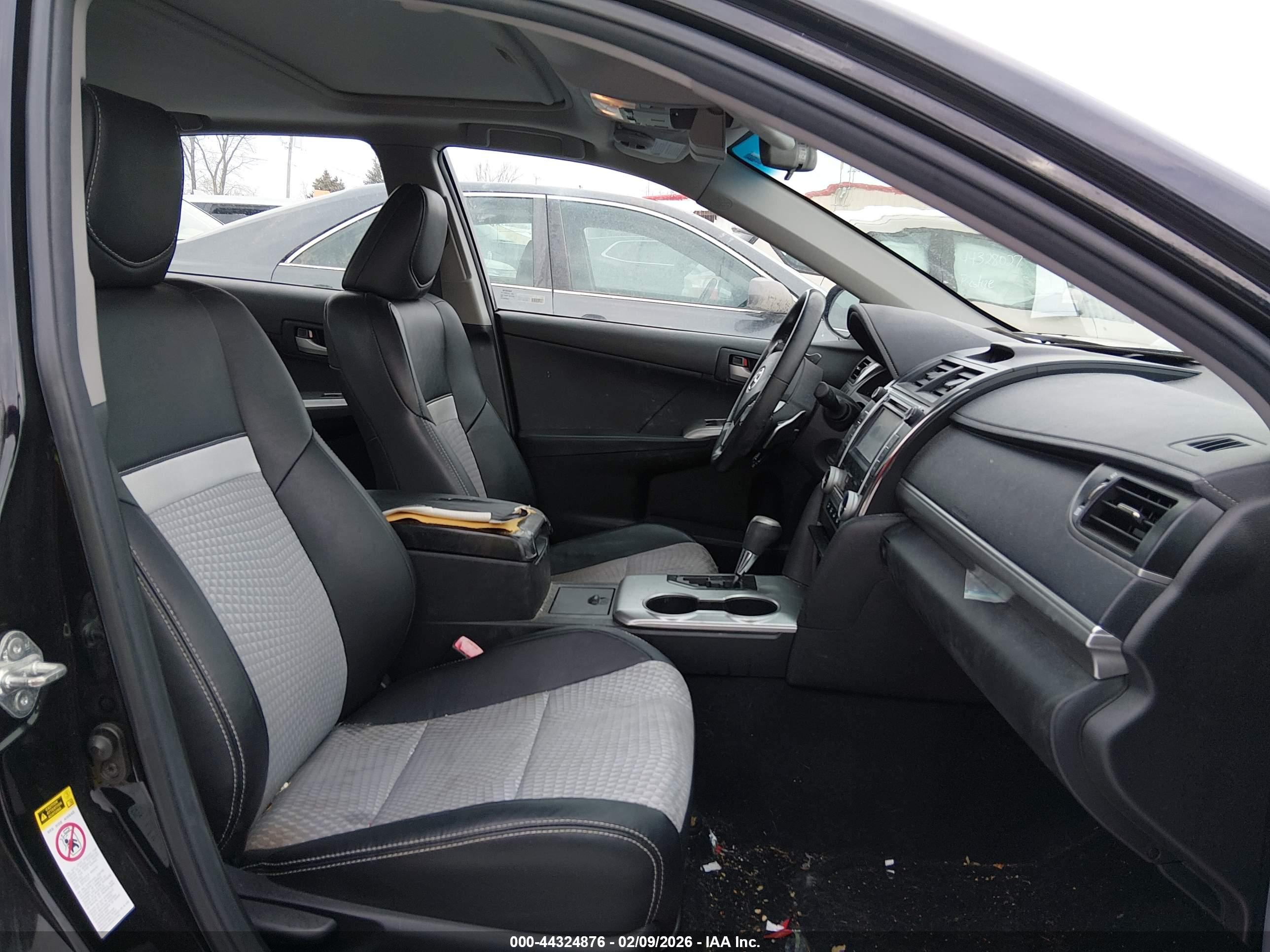 TOYOTA CAMRY image 5