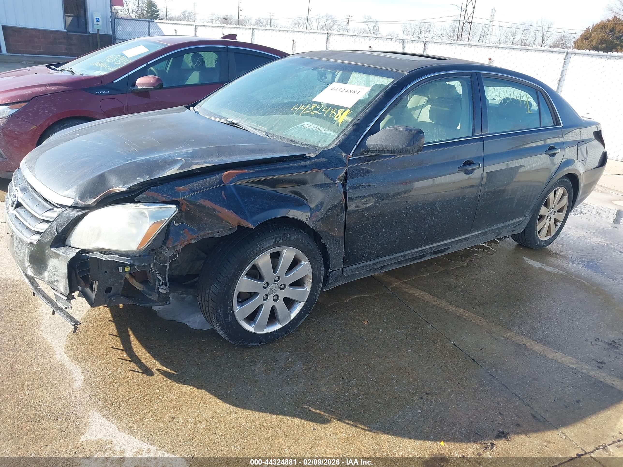 TOYOTA AVALON image 2