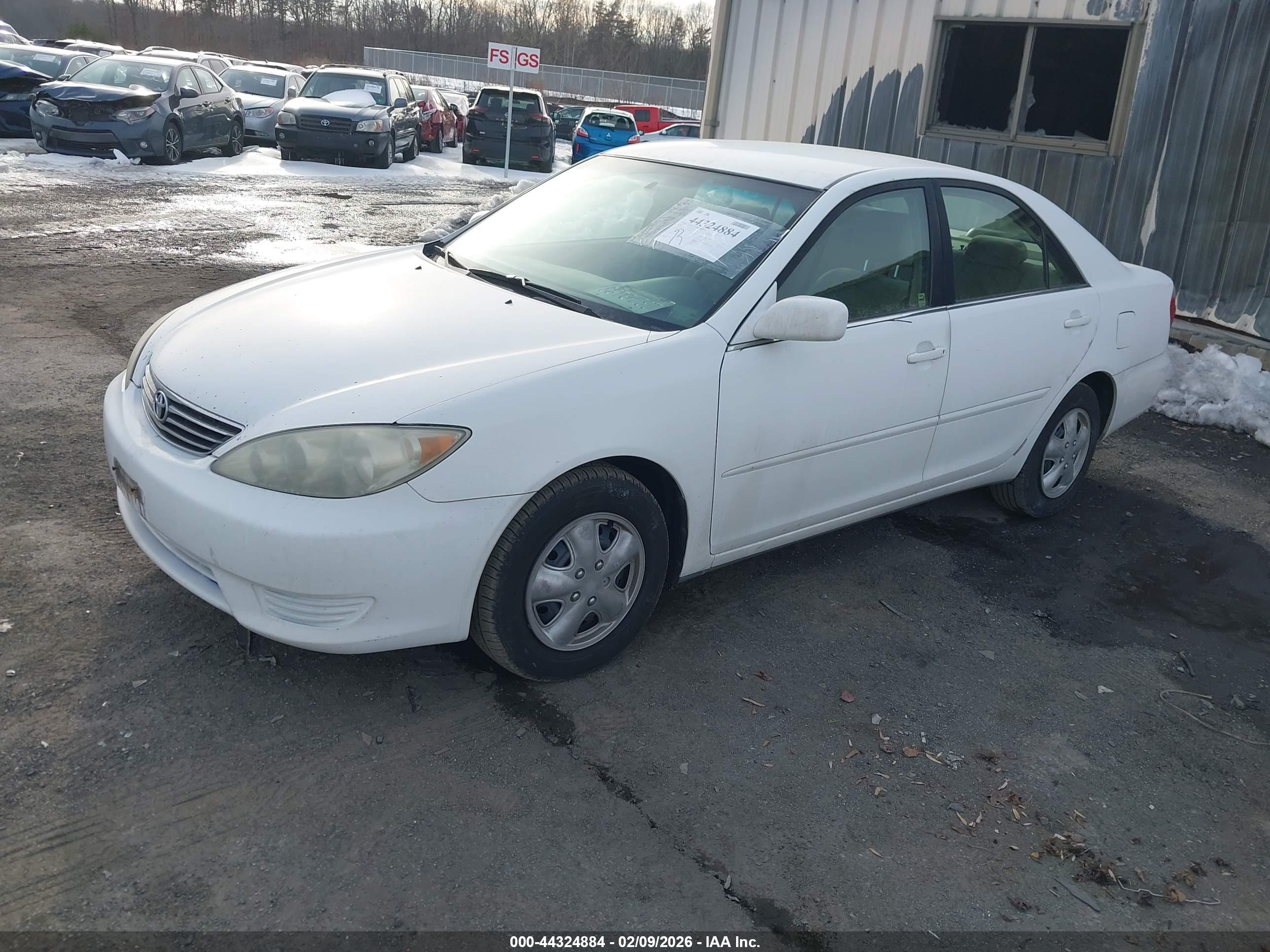TOYOTA CAMRY image 2