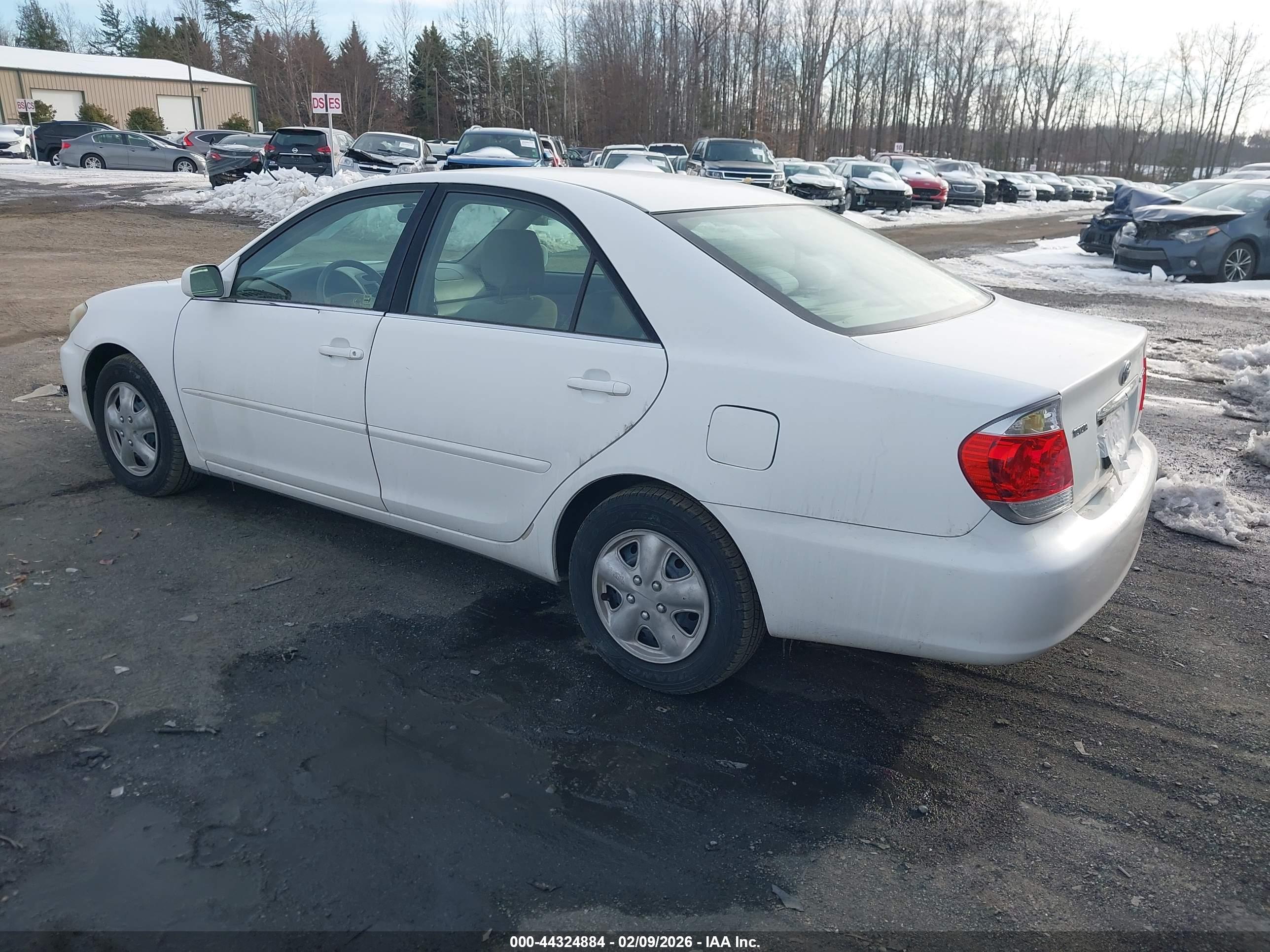 TOYOTA CAMRY image 3