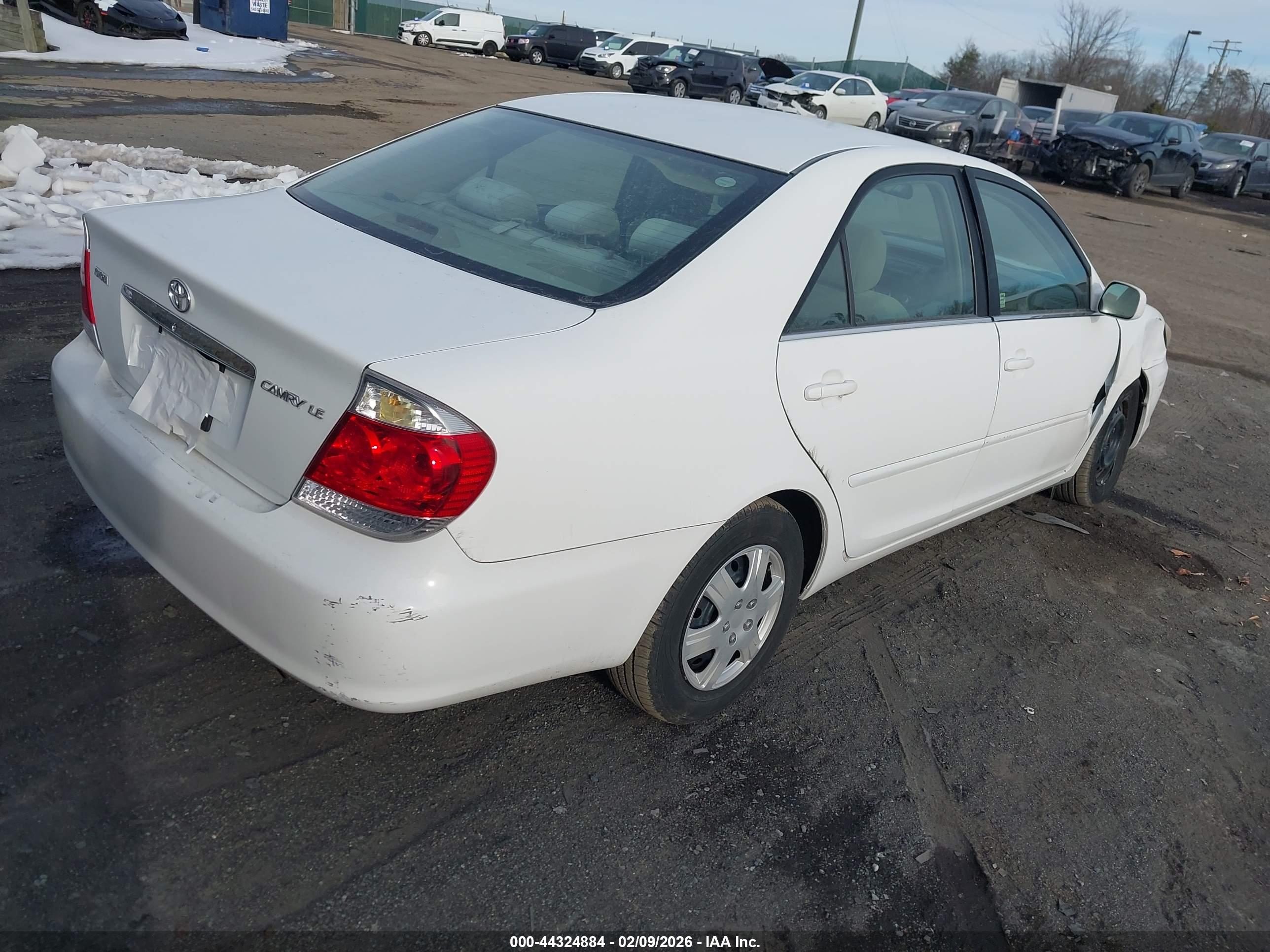 TOYOTA CAMRY image 4