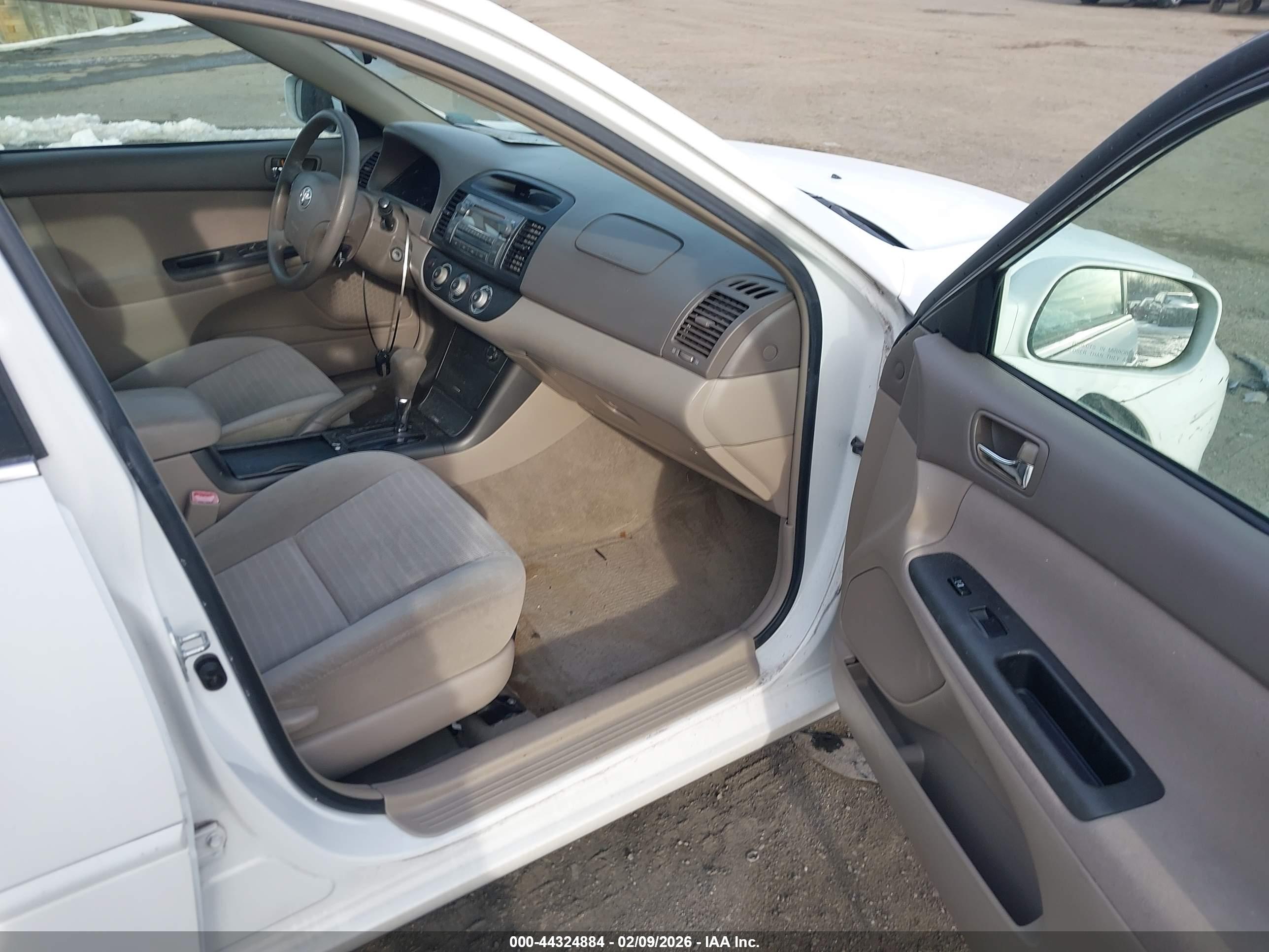 TOYOTA CAMRY image 5