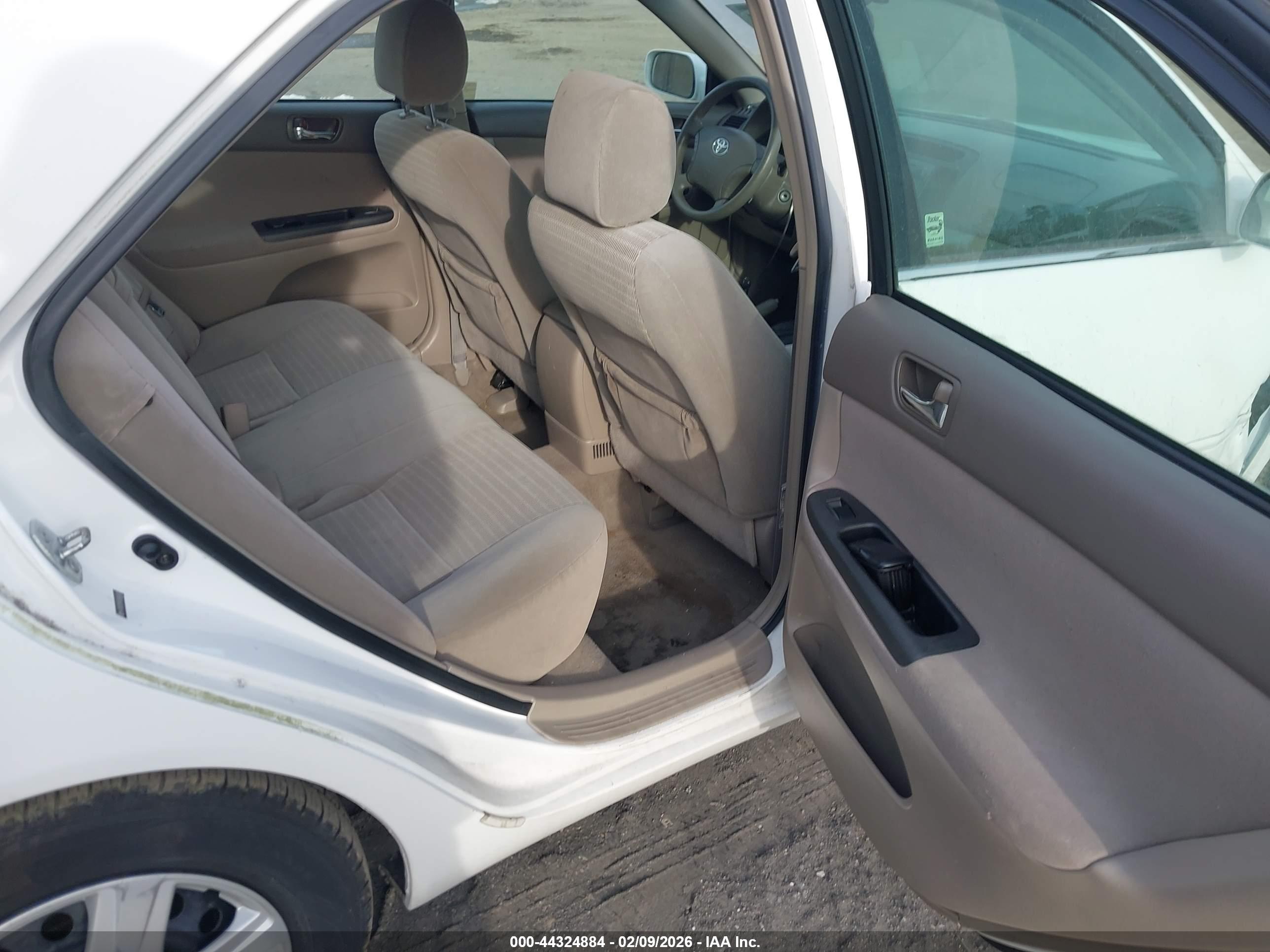 TOYOTA CAMRY image 8