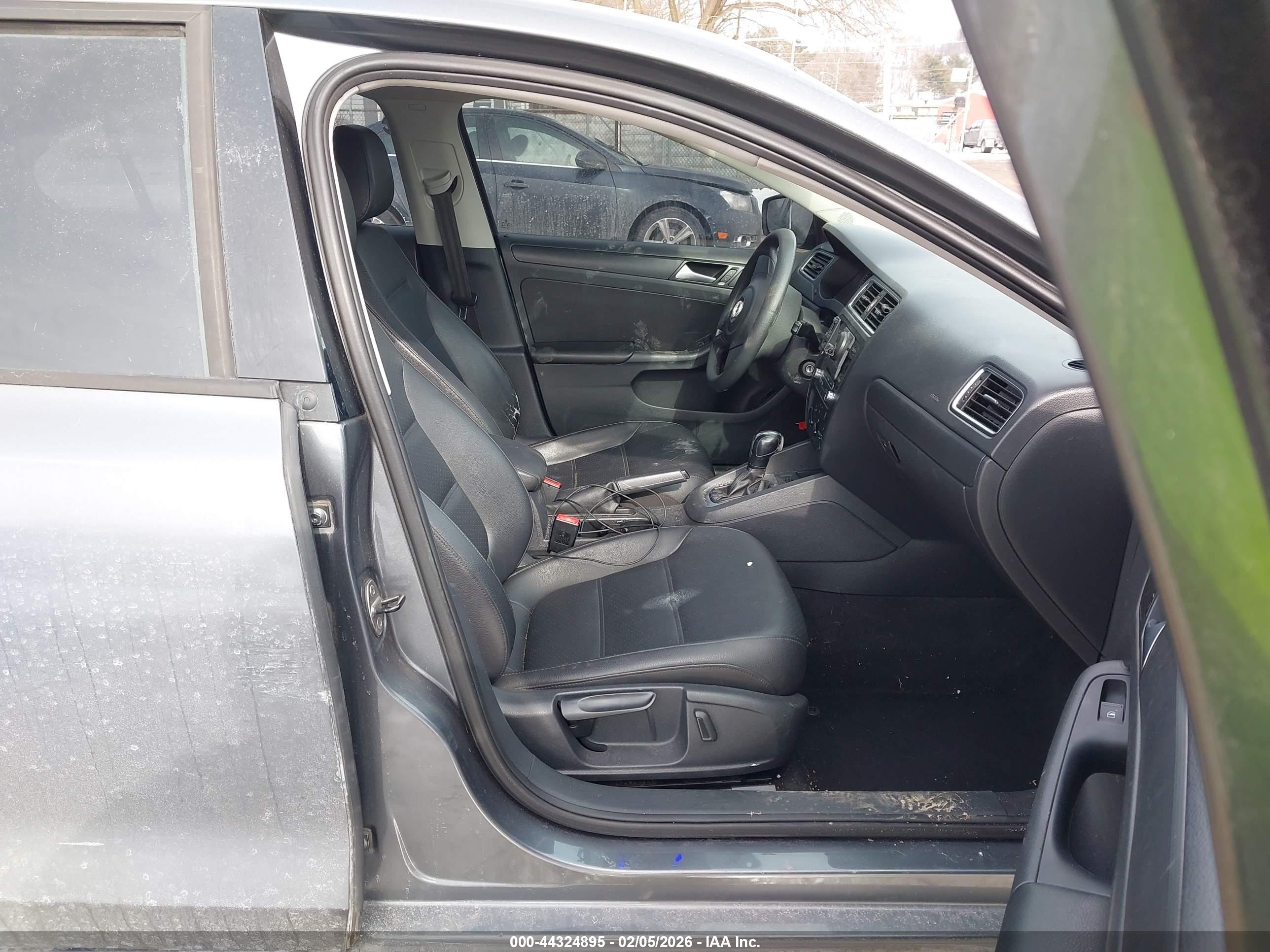 VOLKSWAGEN JETTA image 5