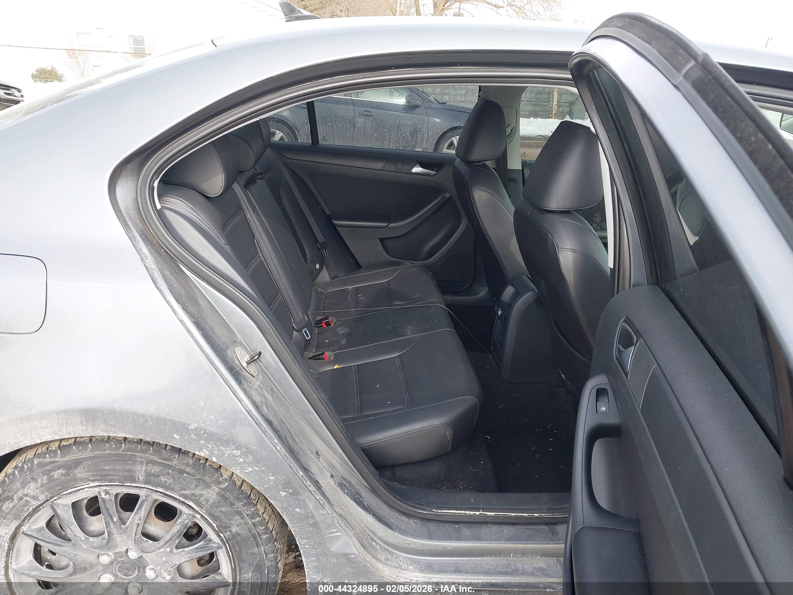 VOLKSWAGEN JETTA image 8