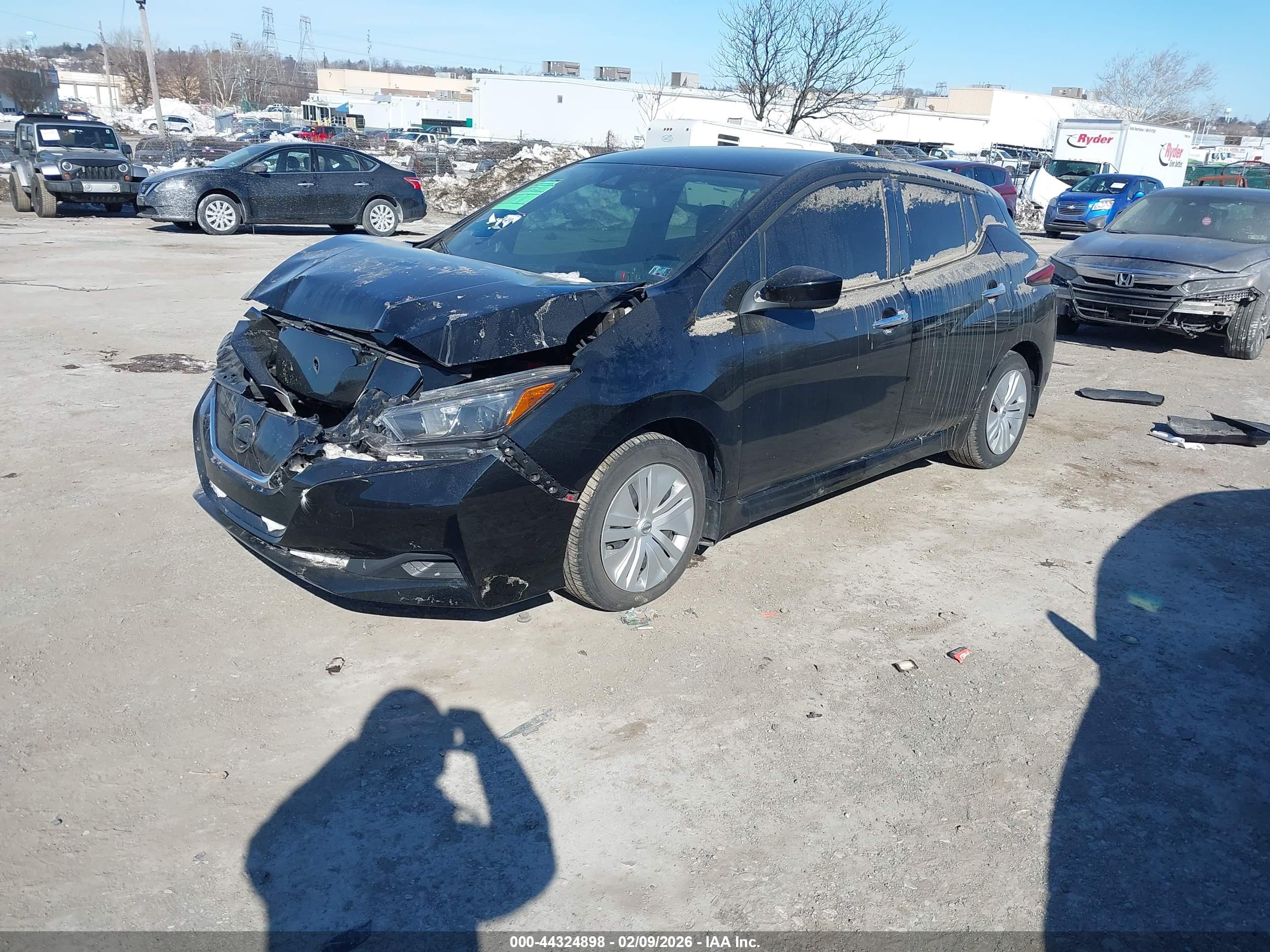 NISSAN LEAF image 2