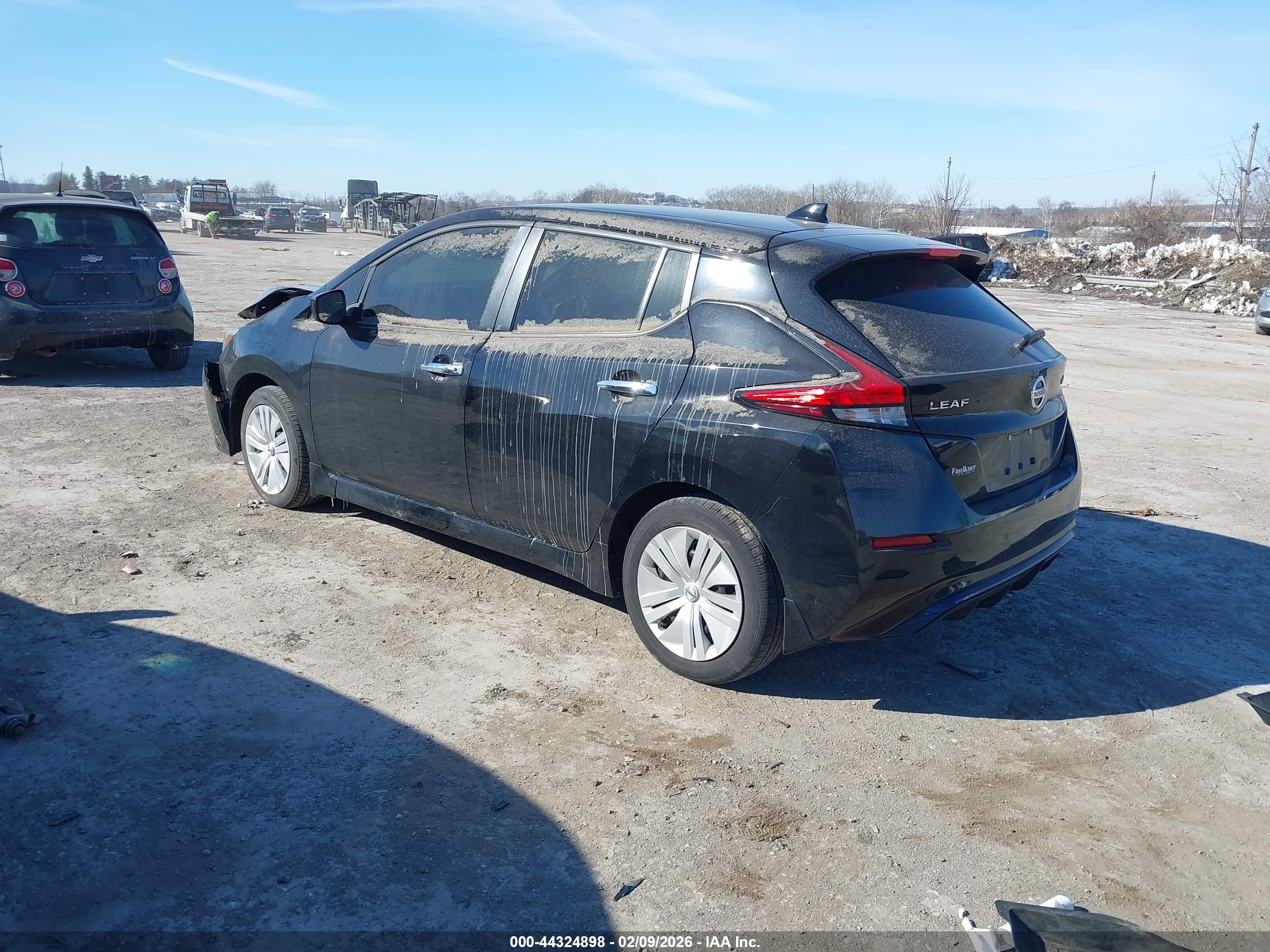 NISSAN LEAF image 3
