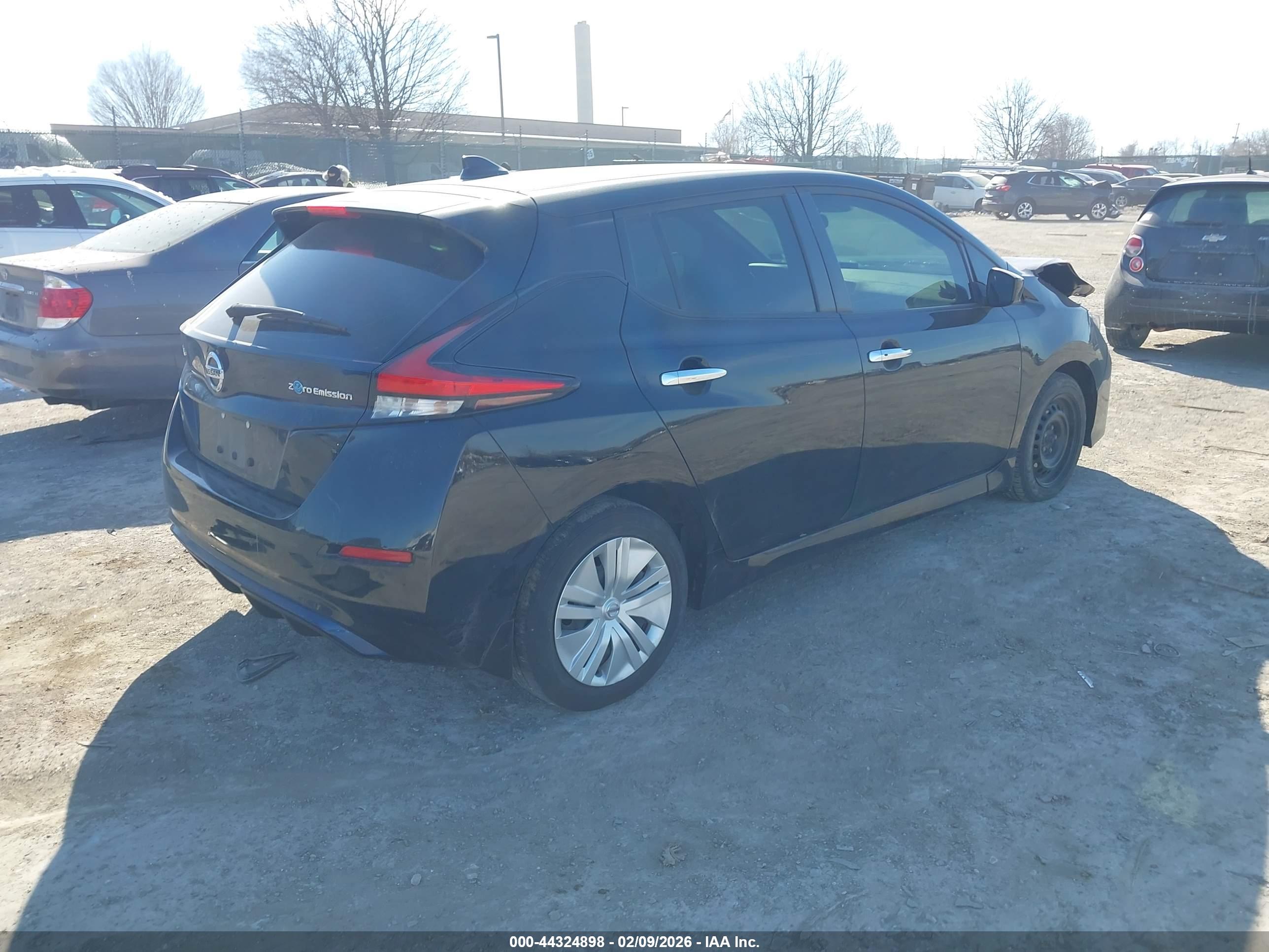 NISSAN LEAF image 4