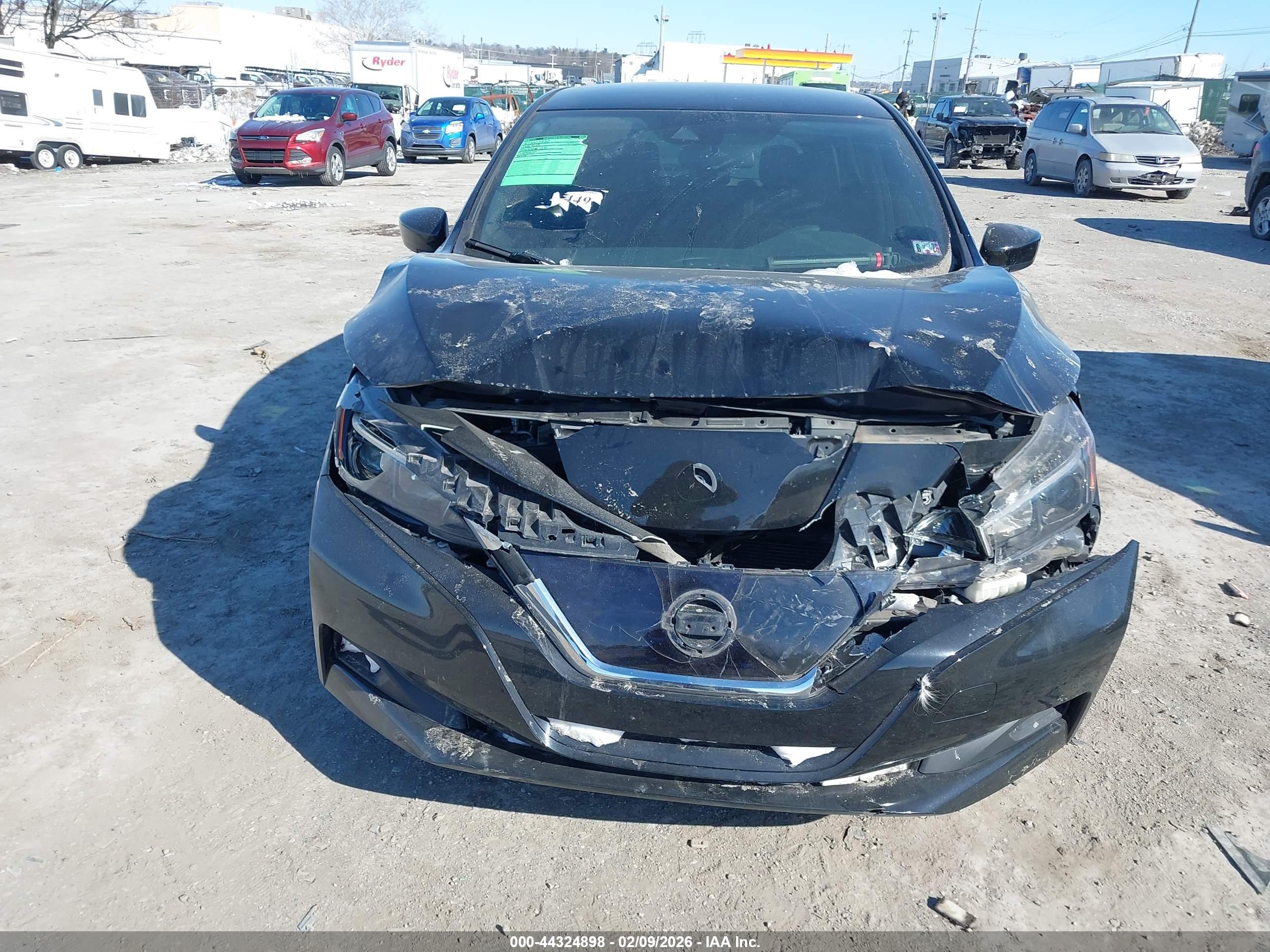 NISSAN LEAF image 6