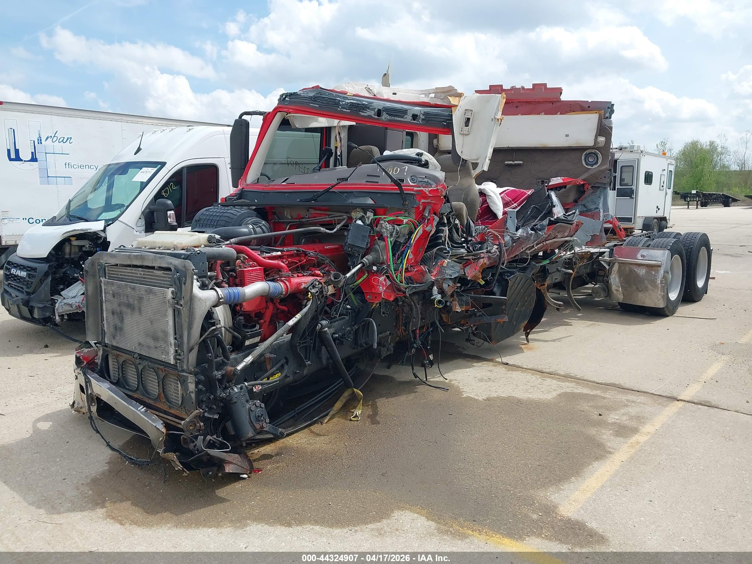 VOLVO VN image 2