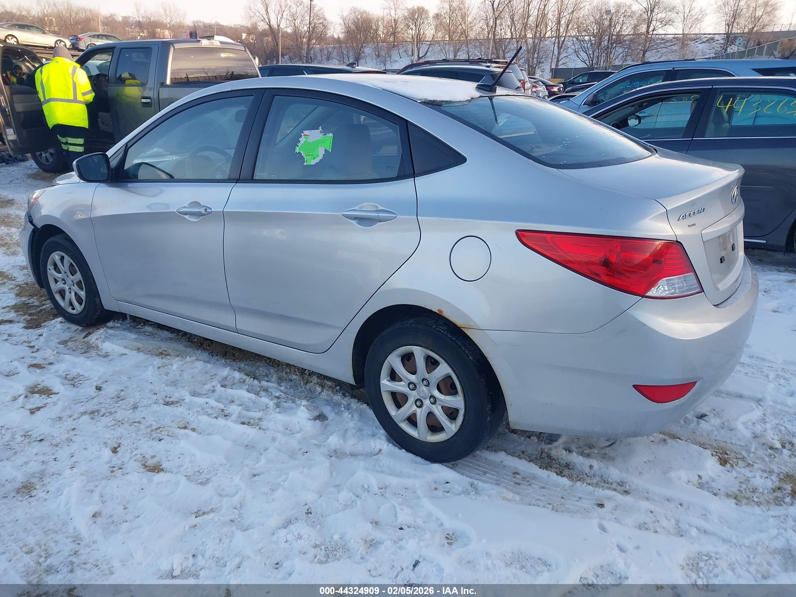 HYUNDAI ACCENT image 3