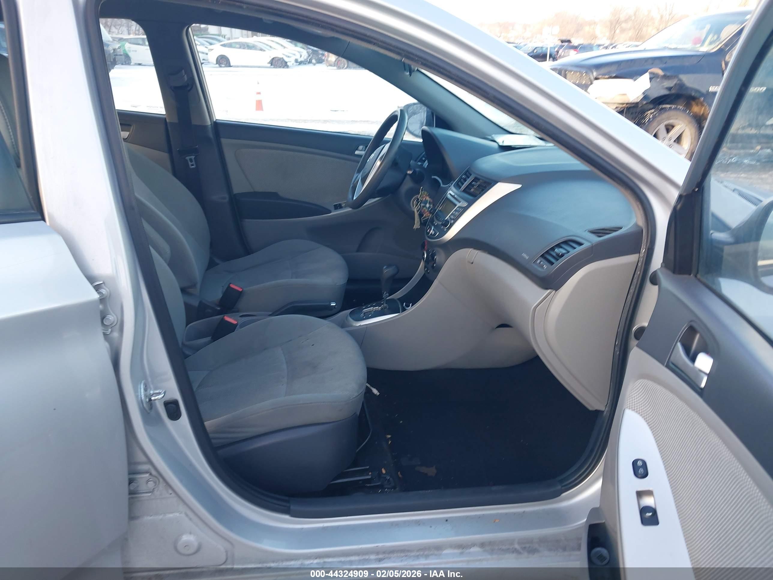 HYUNDAI ACCENT image 5