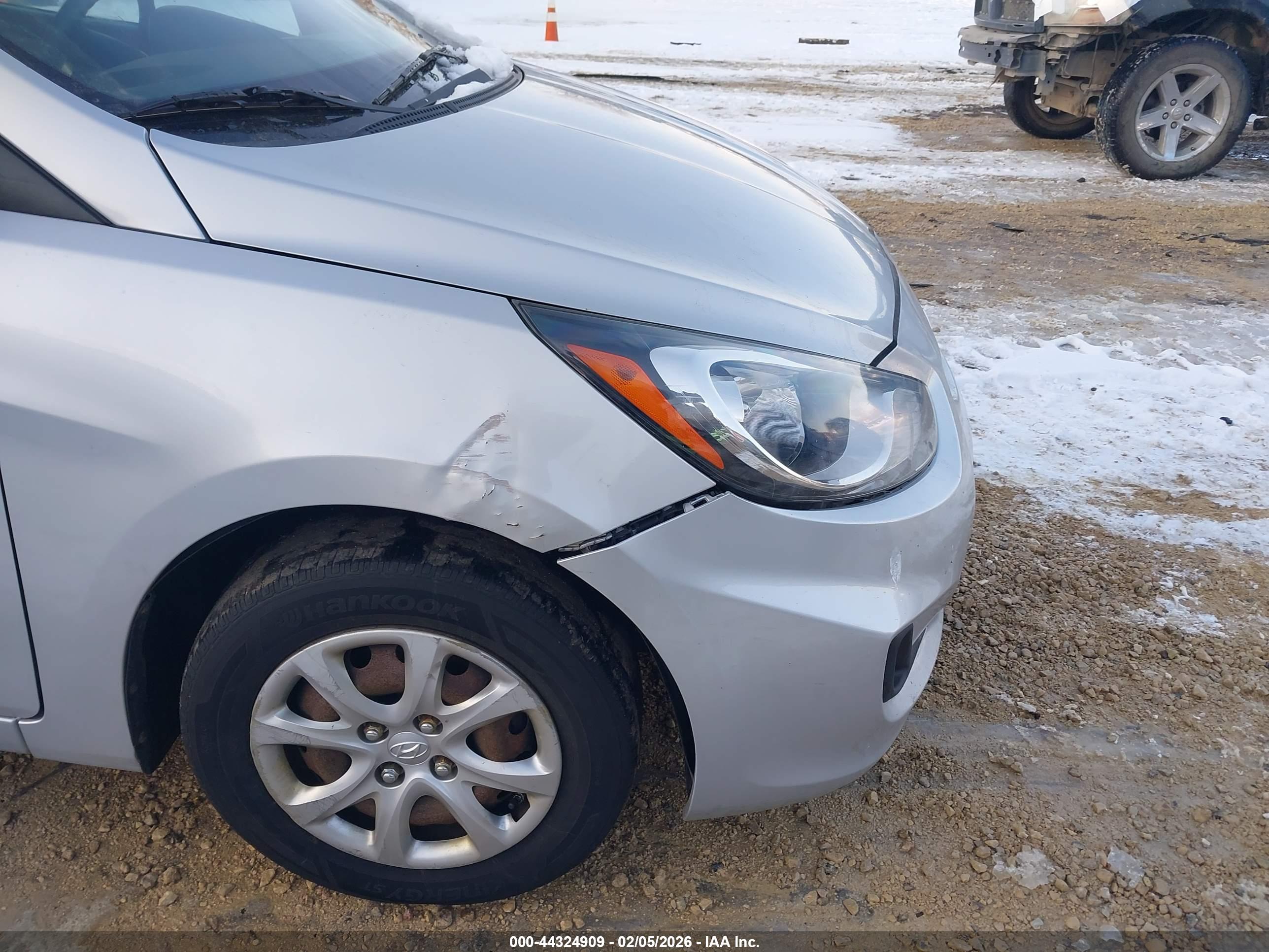 HYUNDAI ACCENT image 6
