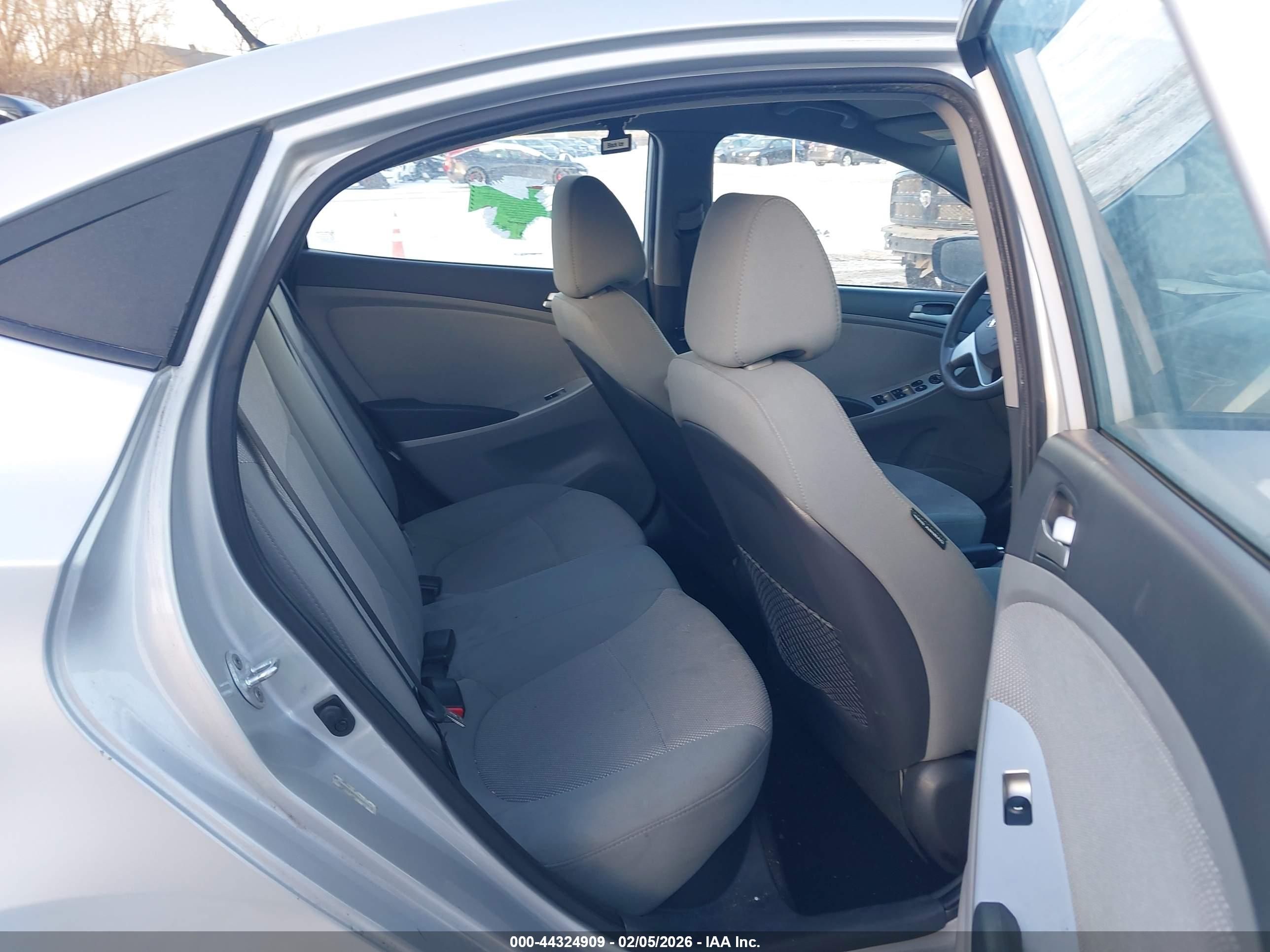 HYUNDAI ACCENT image 8
