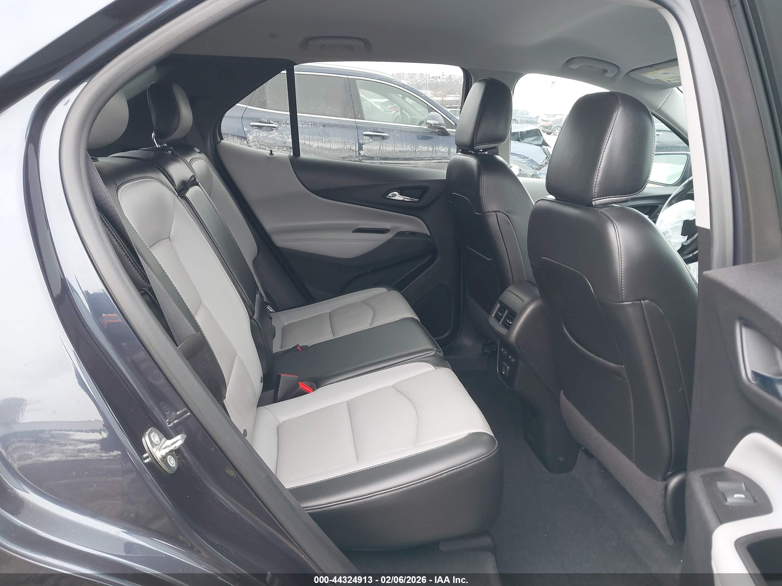 CHEVROLET EQUINOX image 8