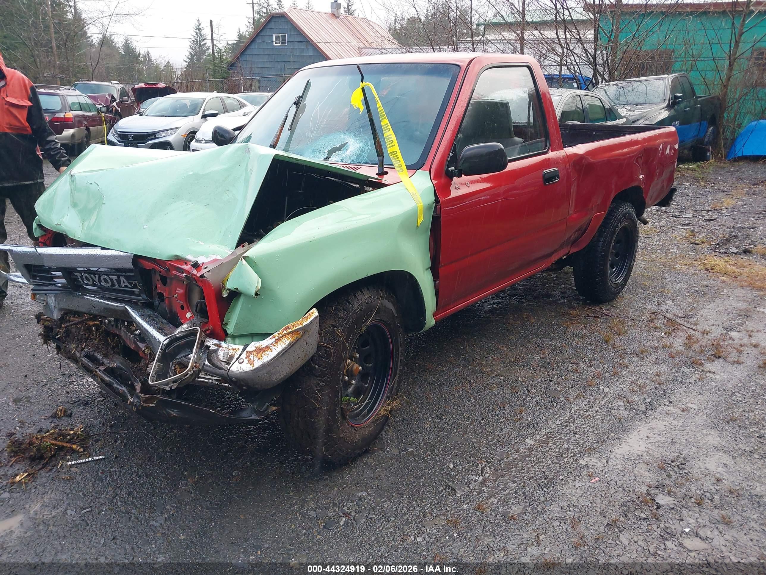 TOYOTA PICKUP image 2